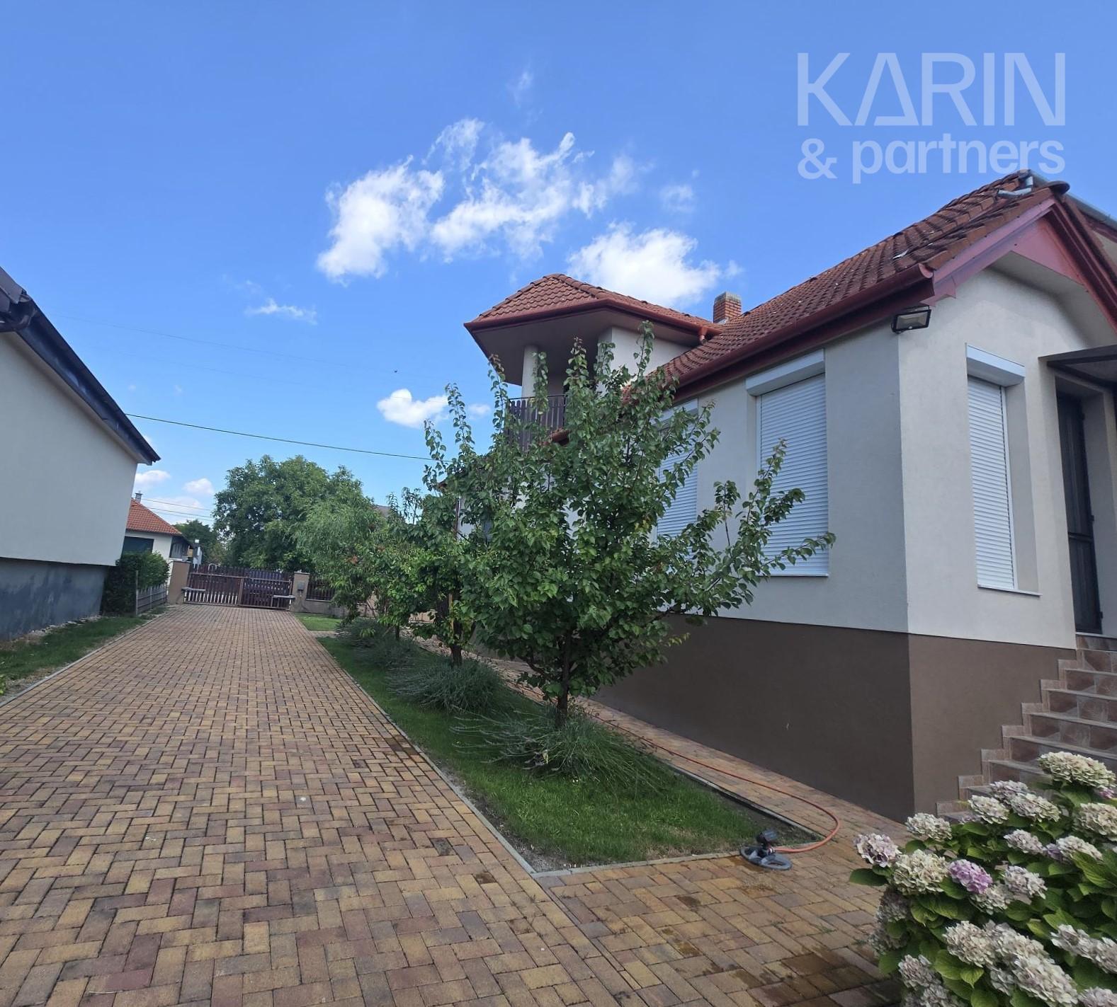 VÝNIMOČNÝ RODINNÝ DOM S BAZÉNOM A NÁDHERNOU ZÁHRADOU V DUNAKILITI – MAĎARSKO