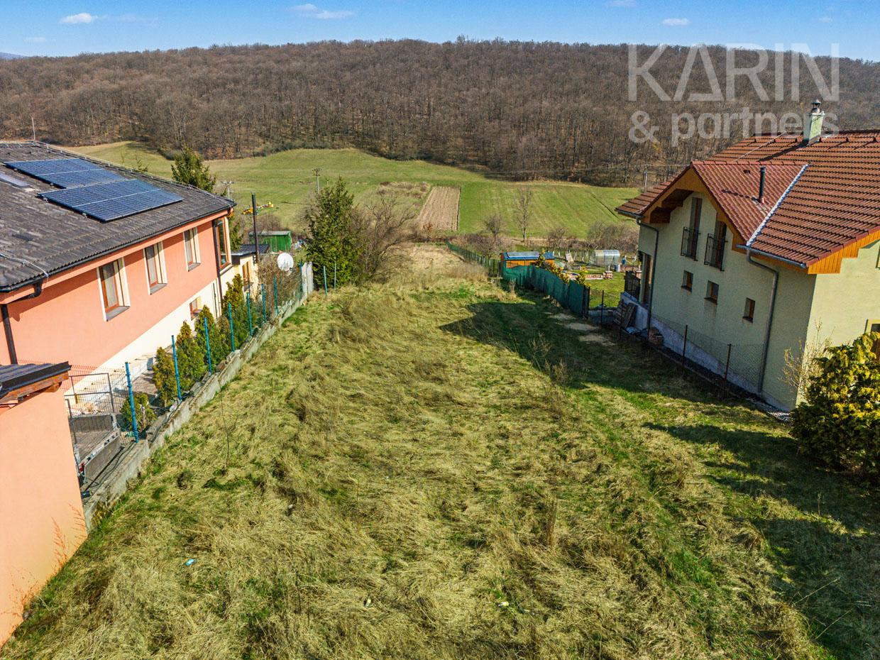 Stavebný pozemok s rozlohou 1758 m² v krásnej obci Lošonec.