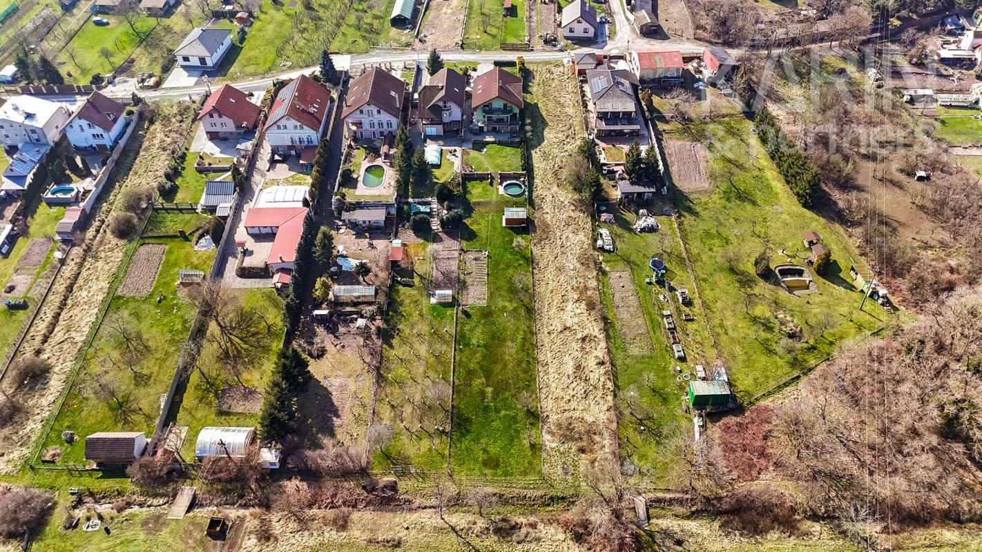 Stavebný pozemok s rozlohou 1758 m² v krásnej obci Lošonec.