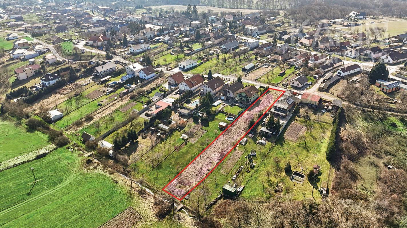 Stavebný pozemok s rozlohou 1758 m² v krásnej obci Lošonec.