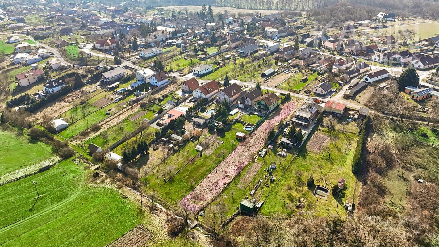 Stavebný pozemok s rozlohou 1758 m² v krásnej obci Lošonec.