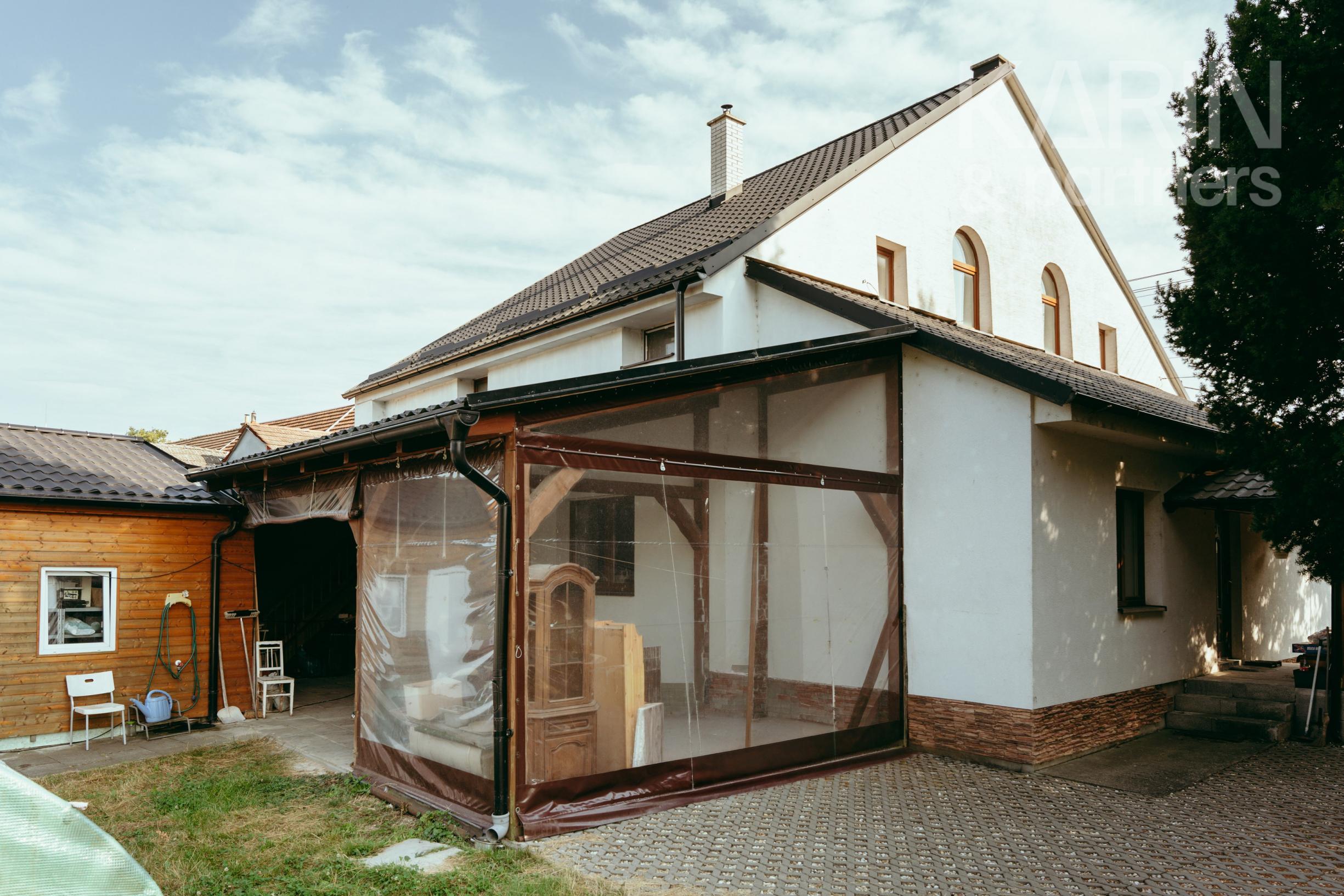 VEĽKORYSÝ RD PO REKONŠTRUKCII S POZEMKOM A PRIESTOROM PRE BÝVANIE AJ PODNIKANIE