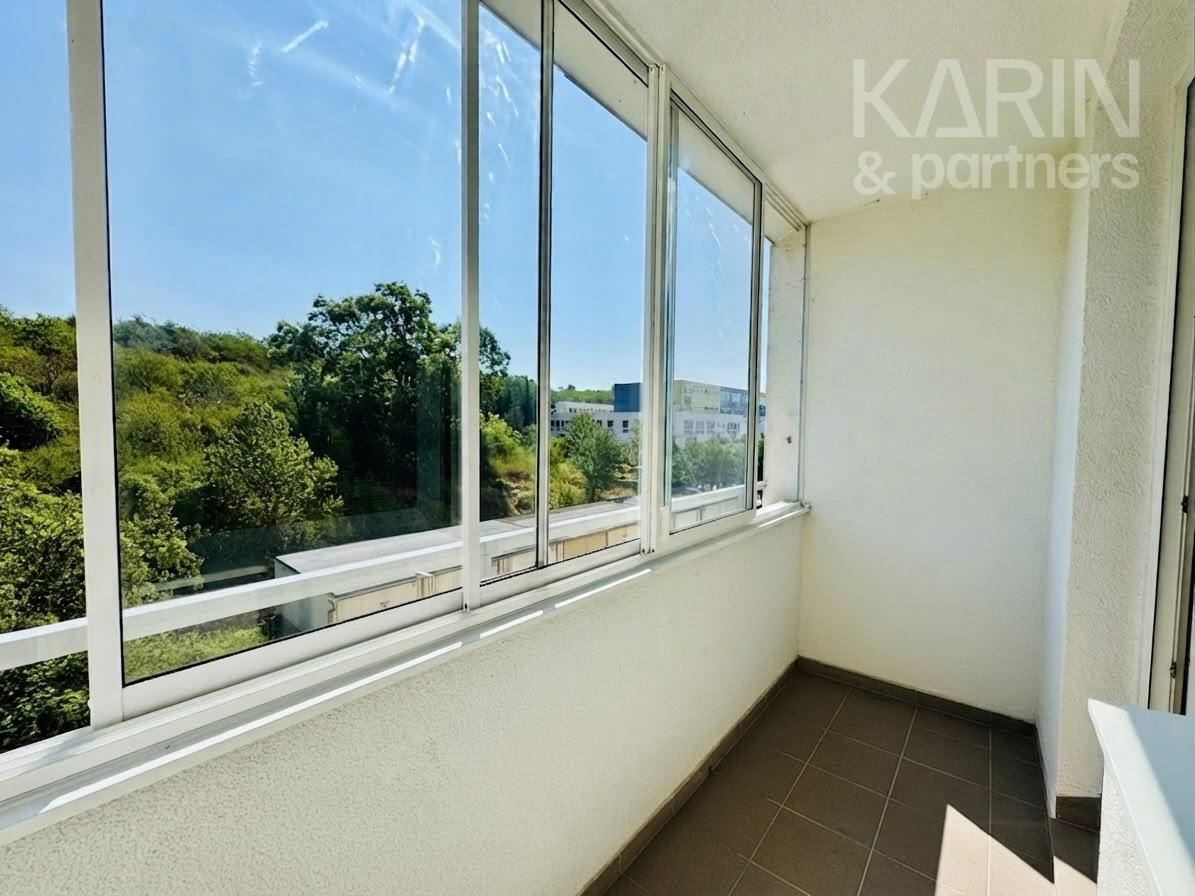 KOMPLETNE ZARIADENÝ 3-IZBOVÝ BYT, HOLÍČ – KOLLÁROVA