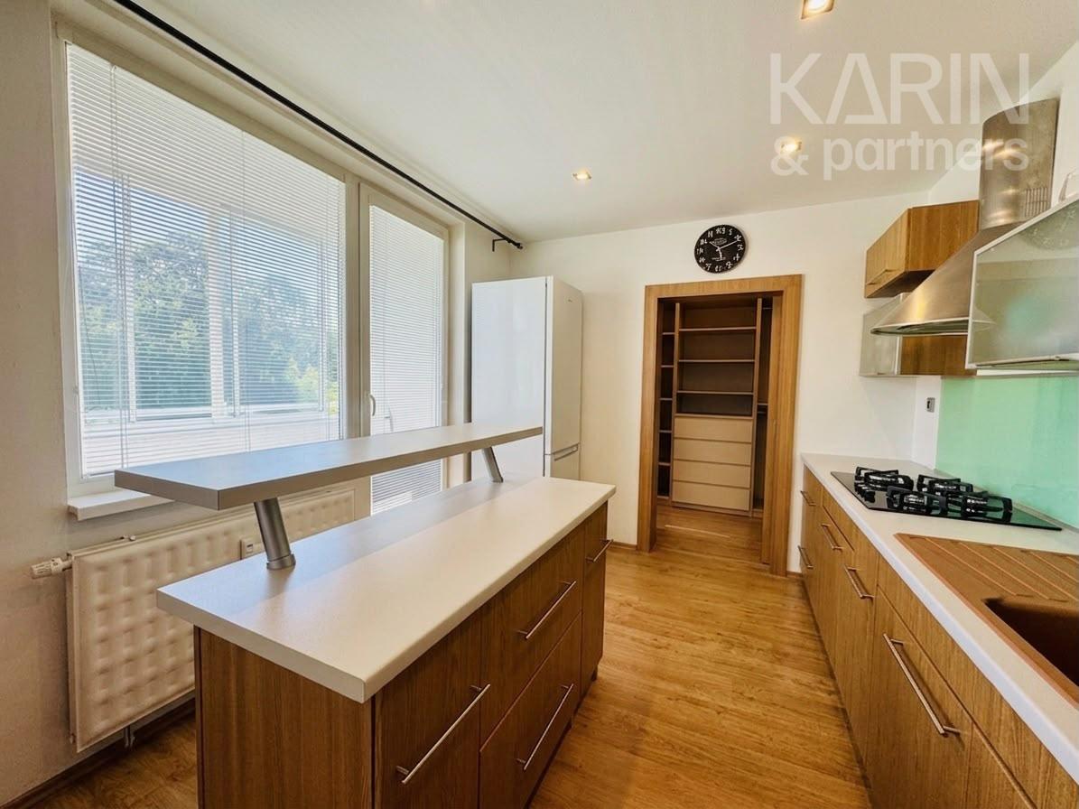 KOMPLETNE ZARIADENÝ 3-IZBOVÝ BYT, HOLÍČ – KOLLÁROVA