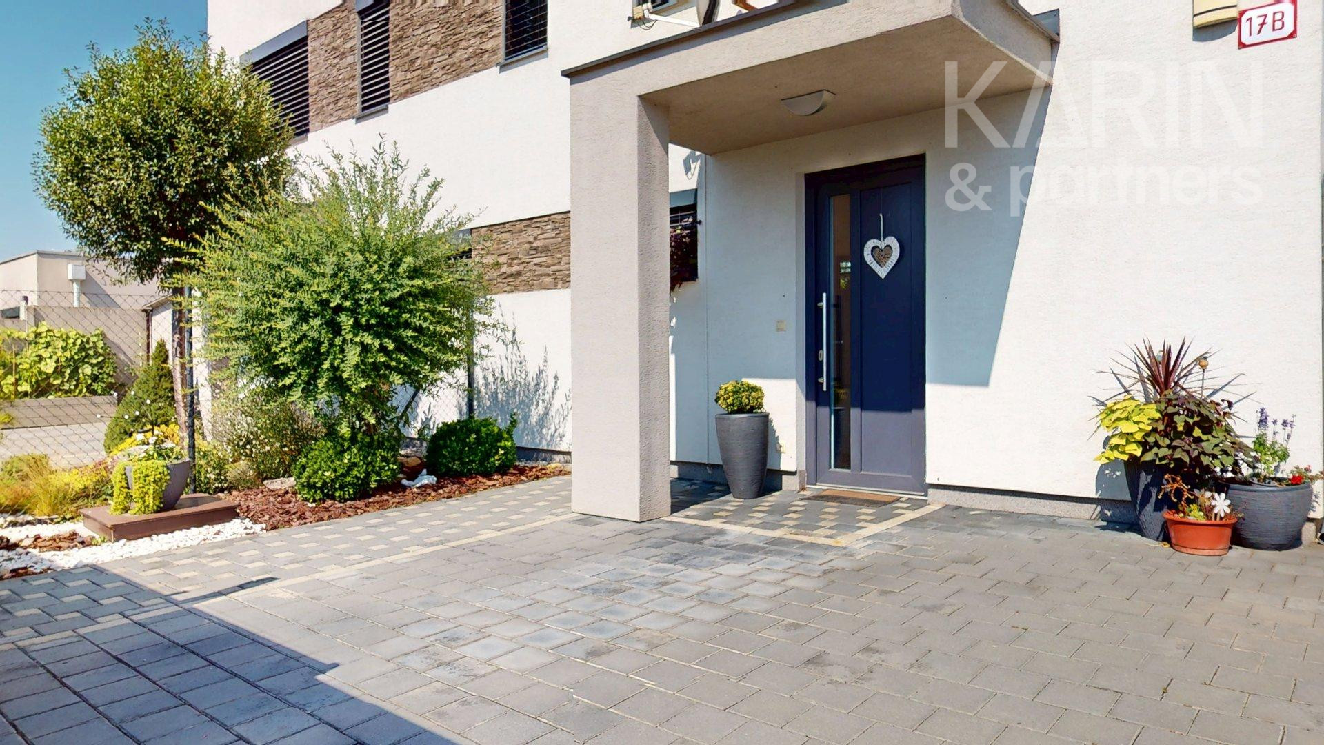 MODERNÝ 4I RODINNÝ DOM S OČARUJÚCOU ZÁHRADOU | ROVINKA RESIDENCE