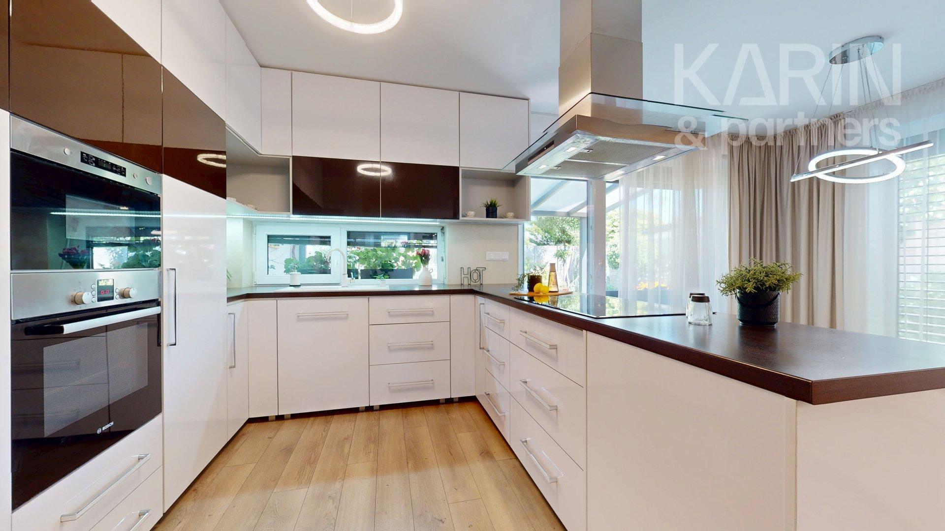 MODERNÝ 4I RODINNÝ DOM S OČARUJÚCOU ZÁHRADOU | ROVINKA RESIDENCE