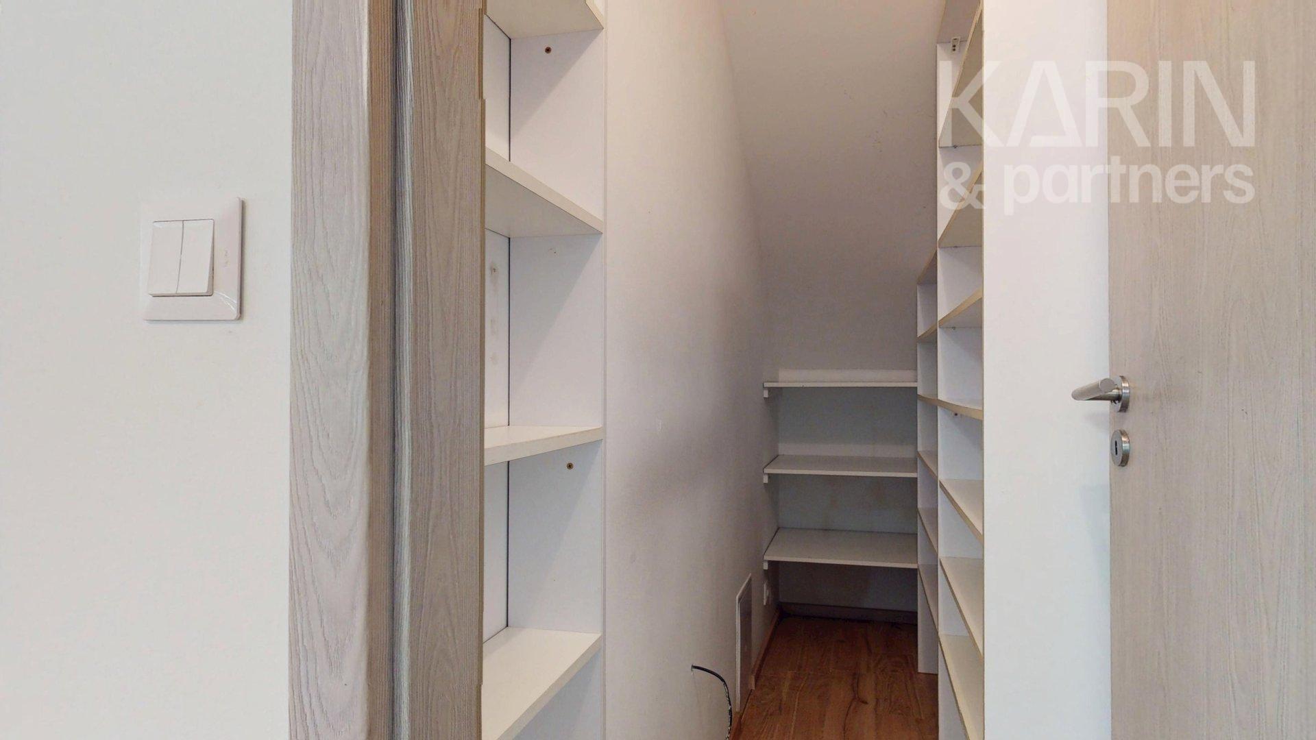 MODERNÝ 4I RODINNÝ DOM S OČARUJÚCOU ZÁHRADOU | ROVINKA RESIDENCE