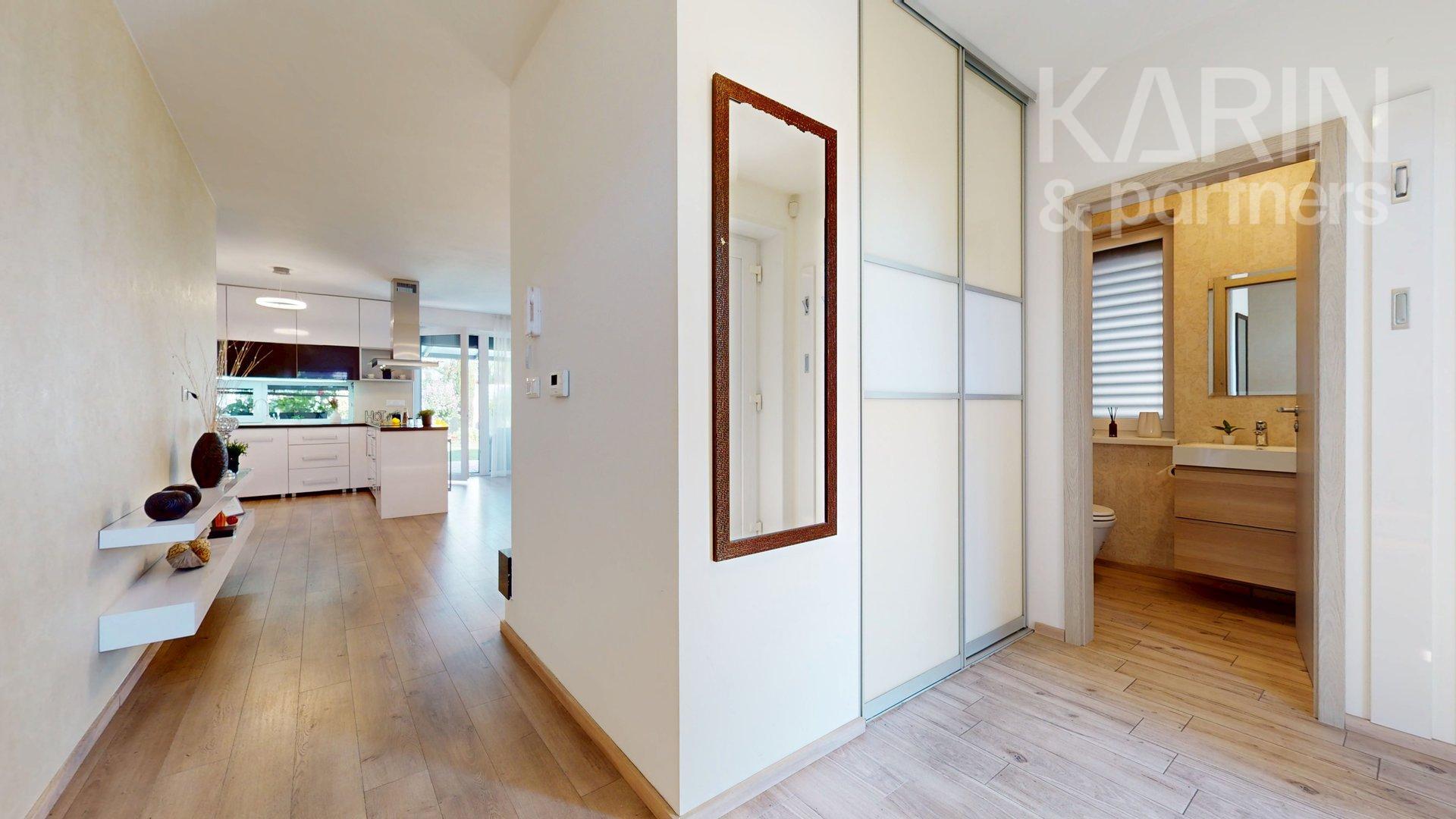 MODERNÝ 4I RODINNÝ DOM S OČARUJÚCOU ZÁHRADOU | ROVINKA RESIDENCE