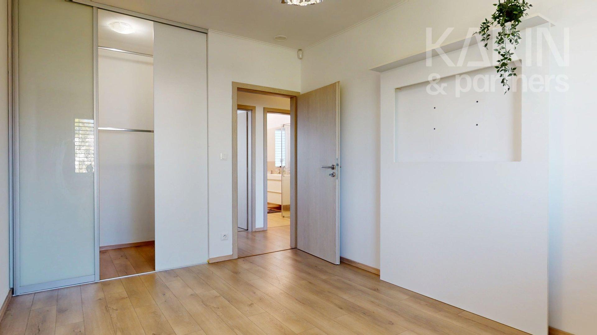 MODERNÝ 4I RODINNÝ DOM S OČARUJÚCOU ZÁHRADOU | ROVINKA RESIDENCE