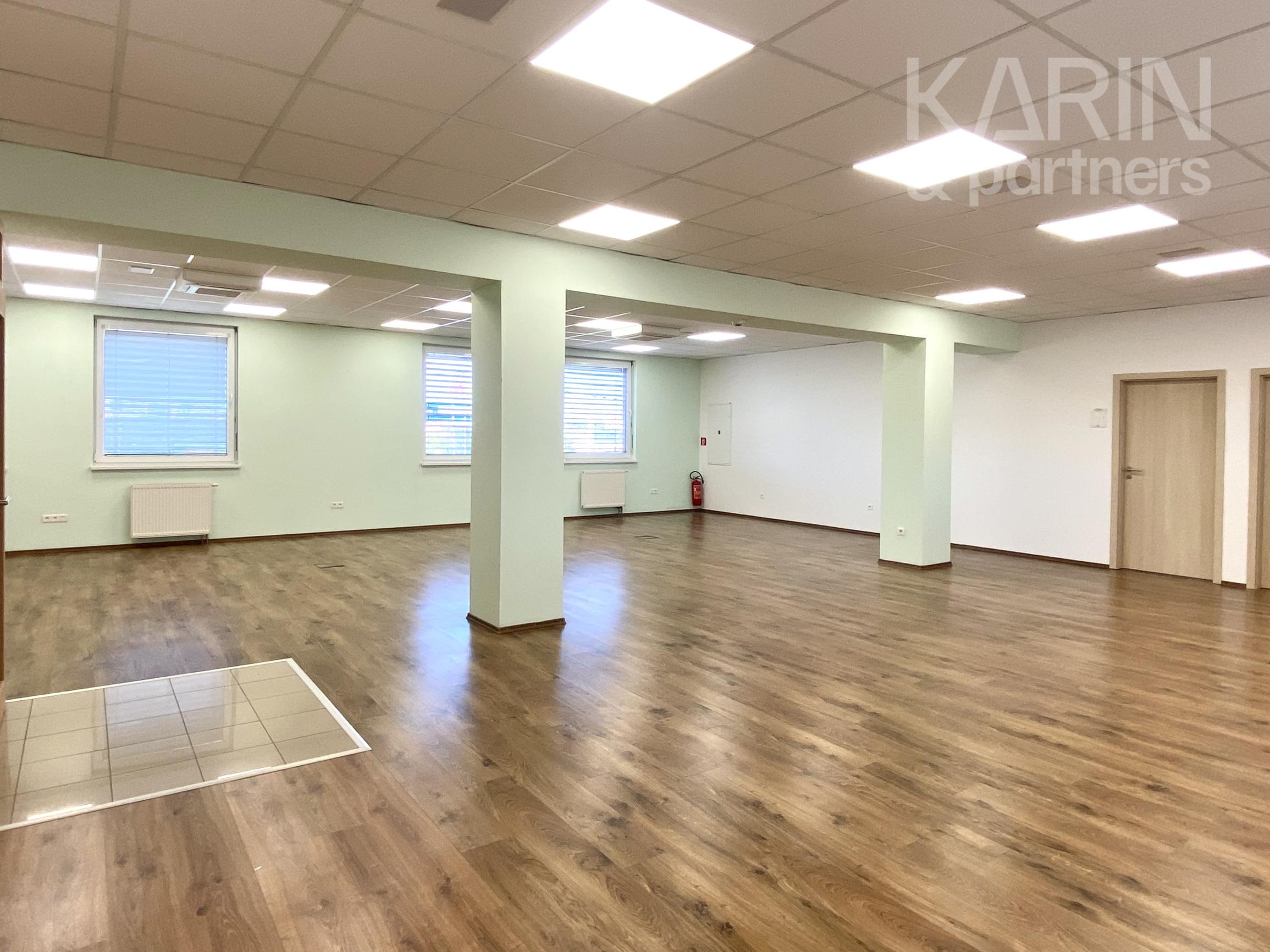 KANCELÁRSKY PRIESTOR, NITRA – FLEXIBILNÉ VYUŽITIE, 2 PARKOVACIE MIESTA