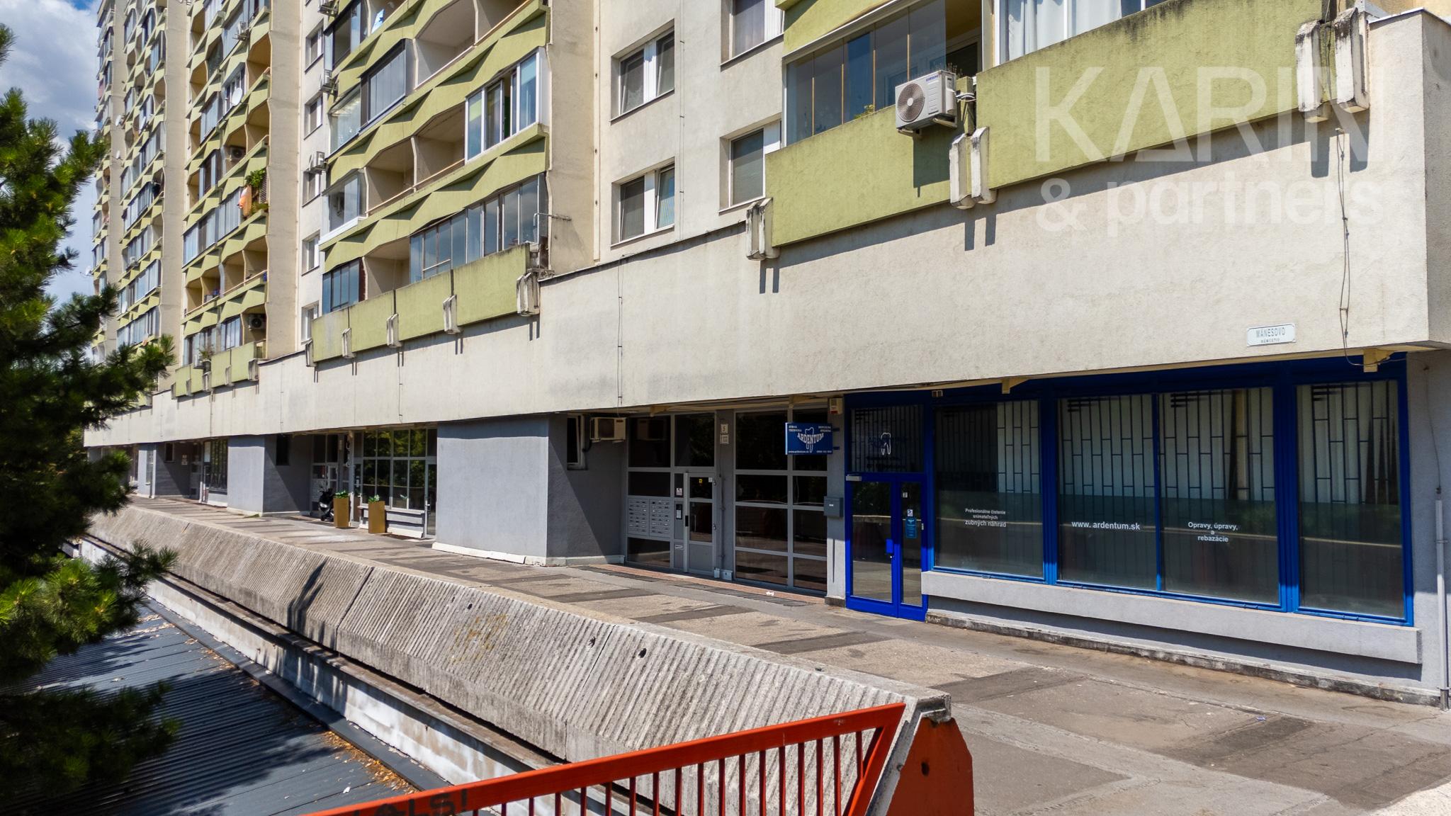 Priestranný 3i byt na začiatku Petržalky