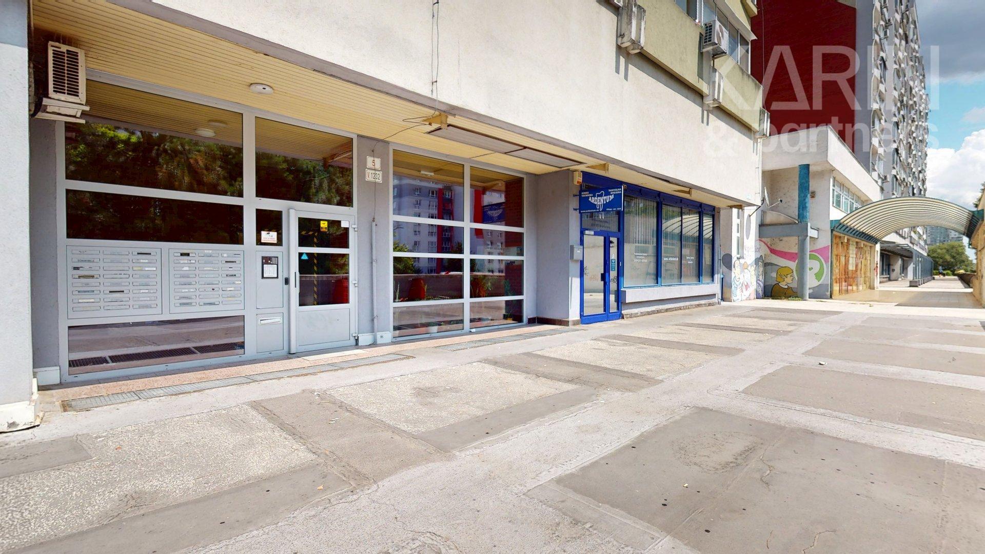 Priestranný 3i byt na začiatku Petržalky