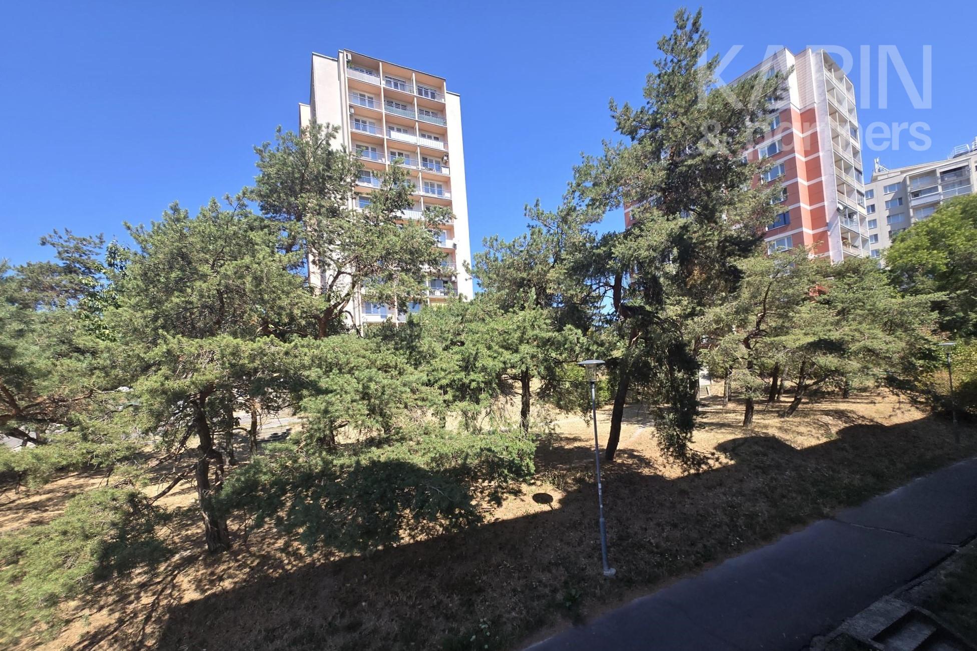 PRENÁJOM | Zrekonštruovaný 3-izbový byt s balkónom – Bratislava - Kramáre.