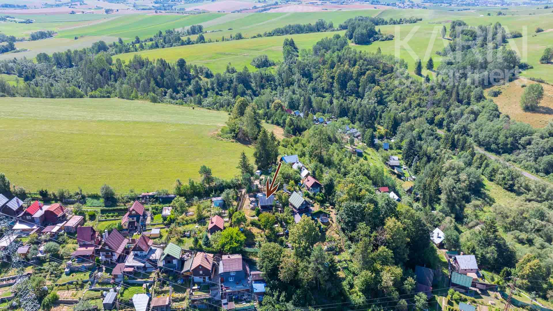 Rekreačná 3-podlažná chata v TOP stave s upraveným pozemkom a panoramatickým výhľadom, Brezno