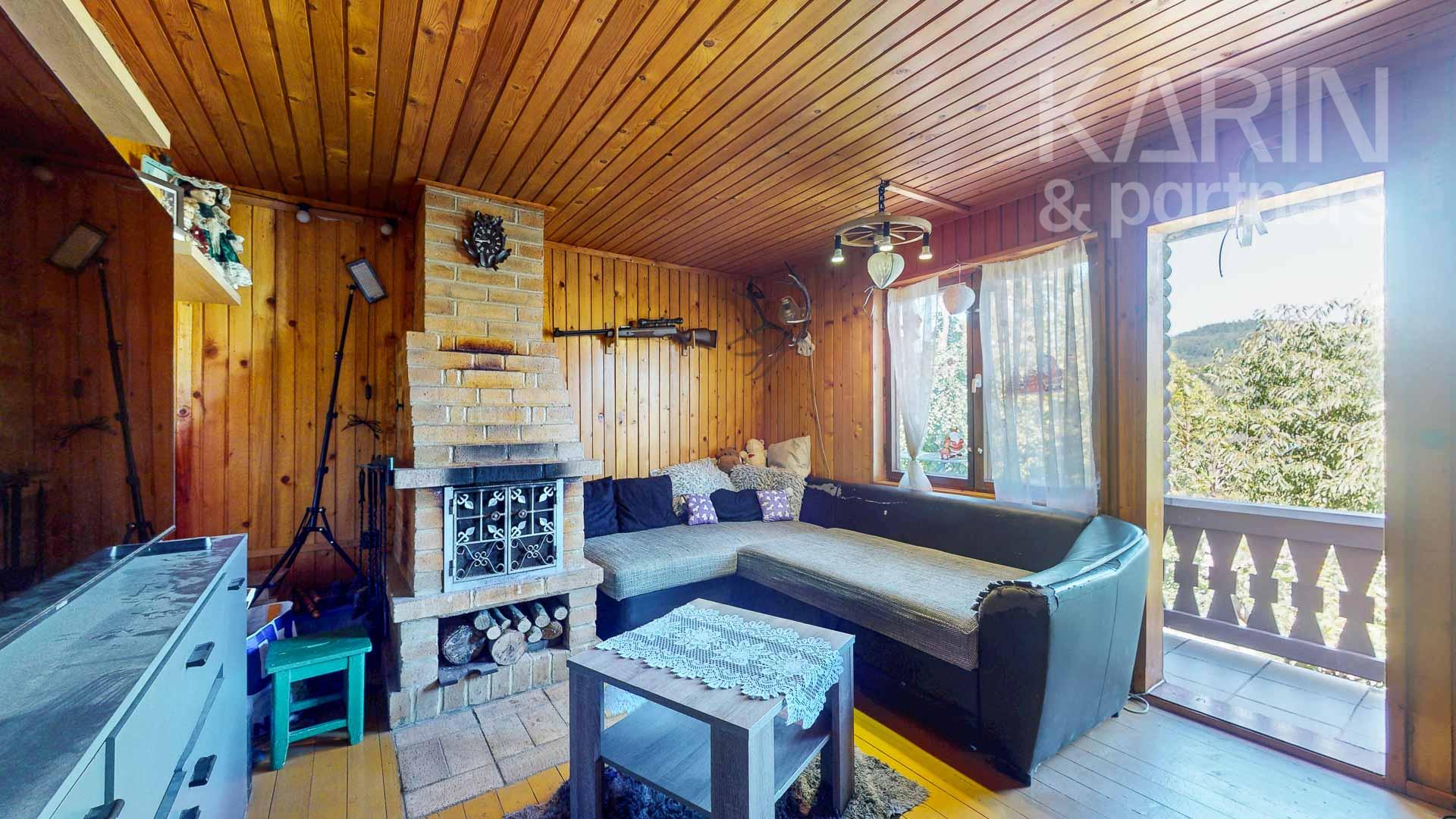 Rekreačná 3-podlažná chata v TOP stave s upraveným pozemkom a panoramatickým výhľadom, Brezno