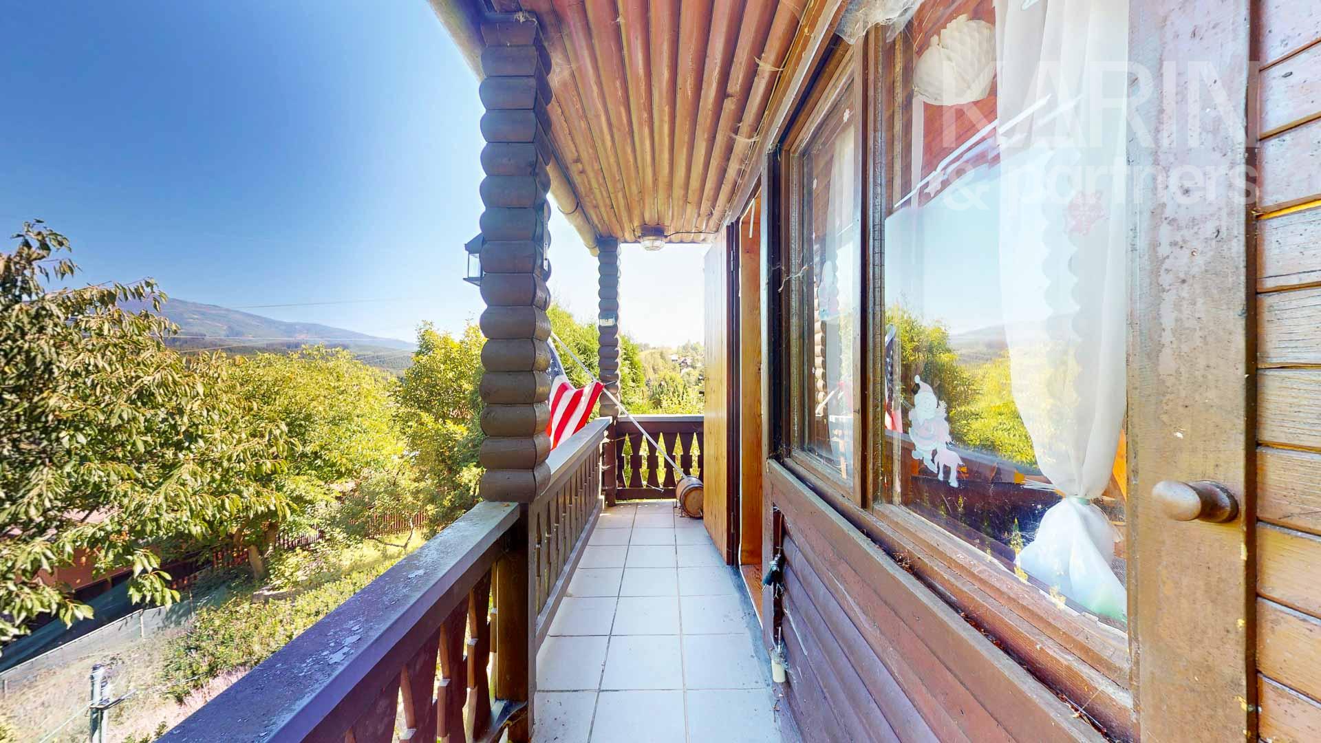 Rekreačná 3-podlažná chata v TOP stave s upraveným pozemkom a panoramatickým výhľadom, Brezno