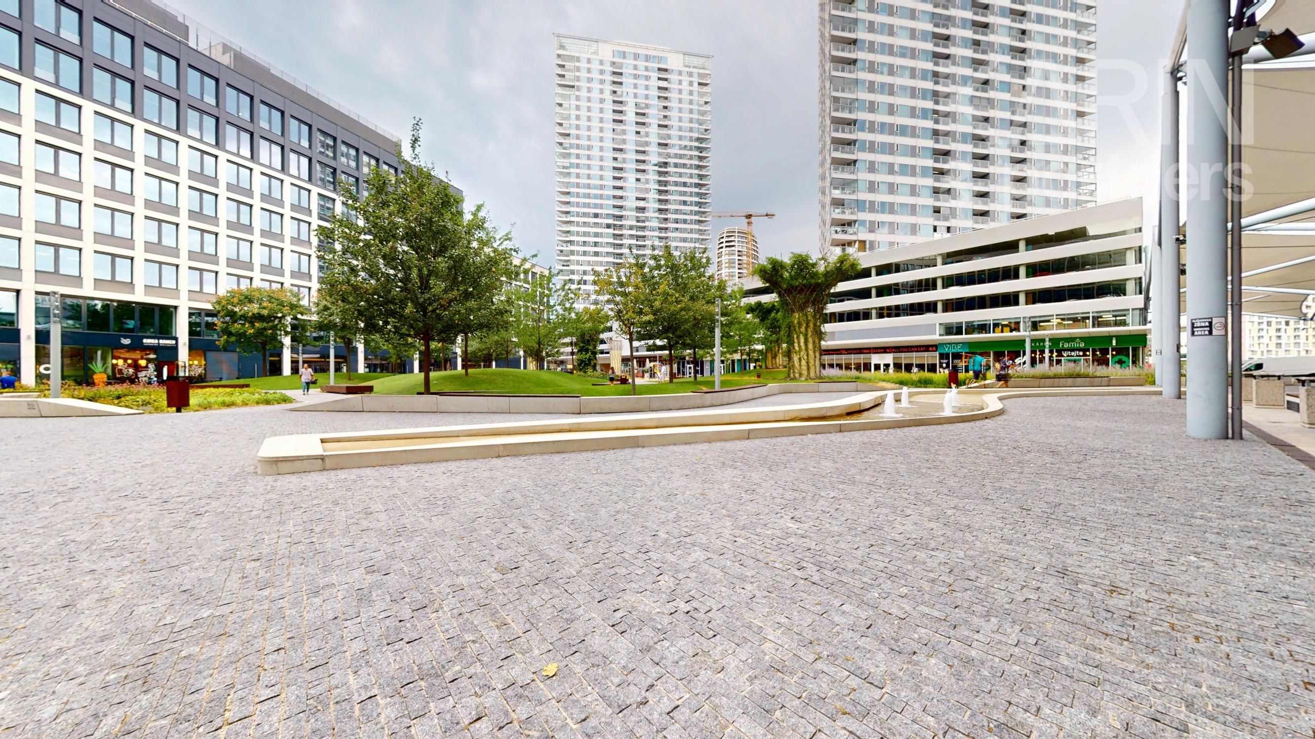 1 izbový byt v Panorama City s výhľadom na Downtown