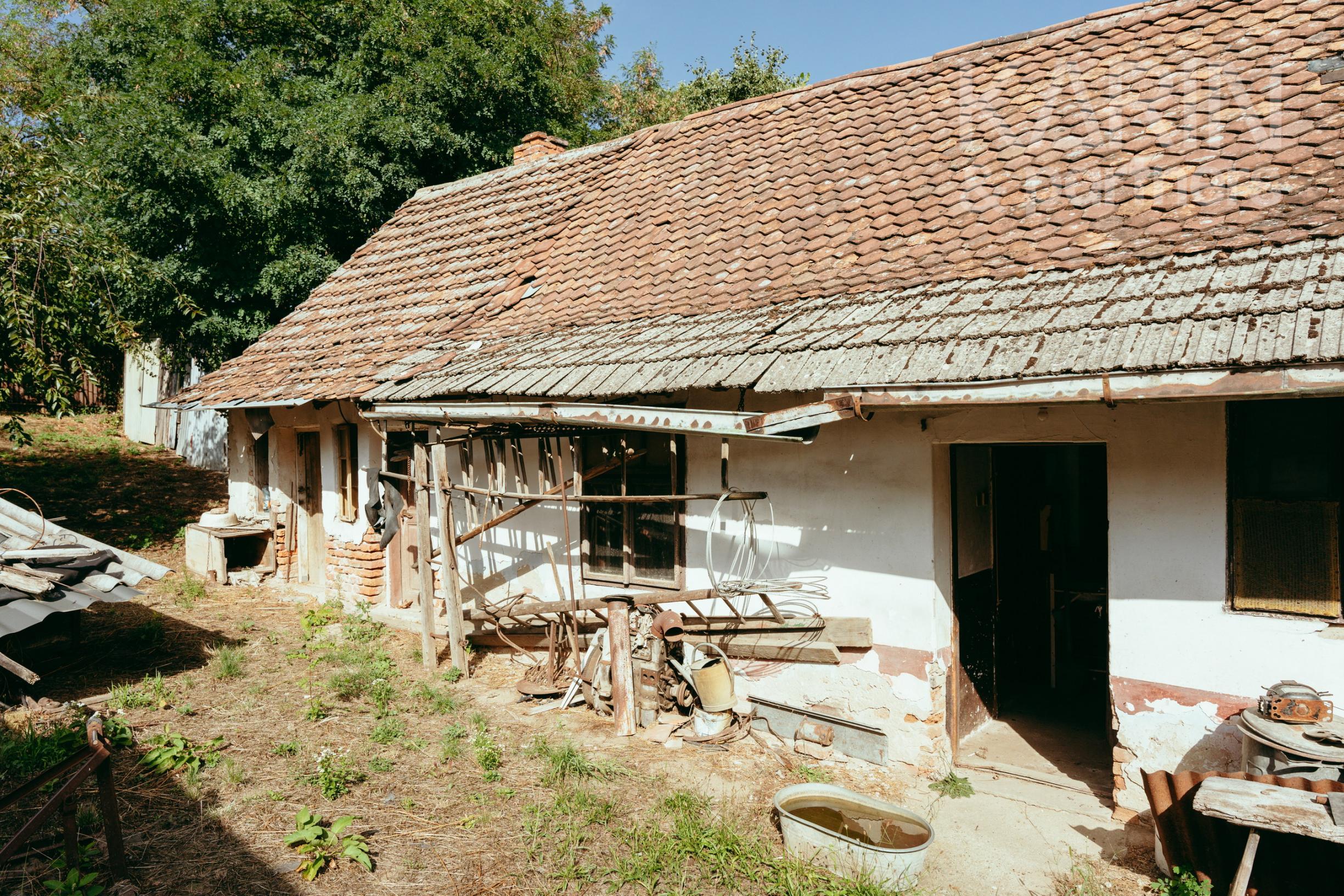 Pozemok so starým vidieckym domom v obci Smolinské