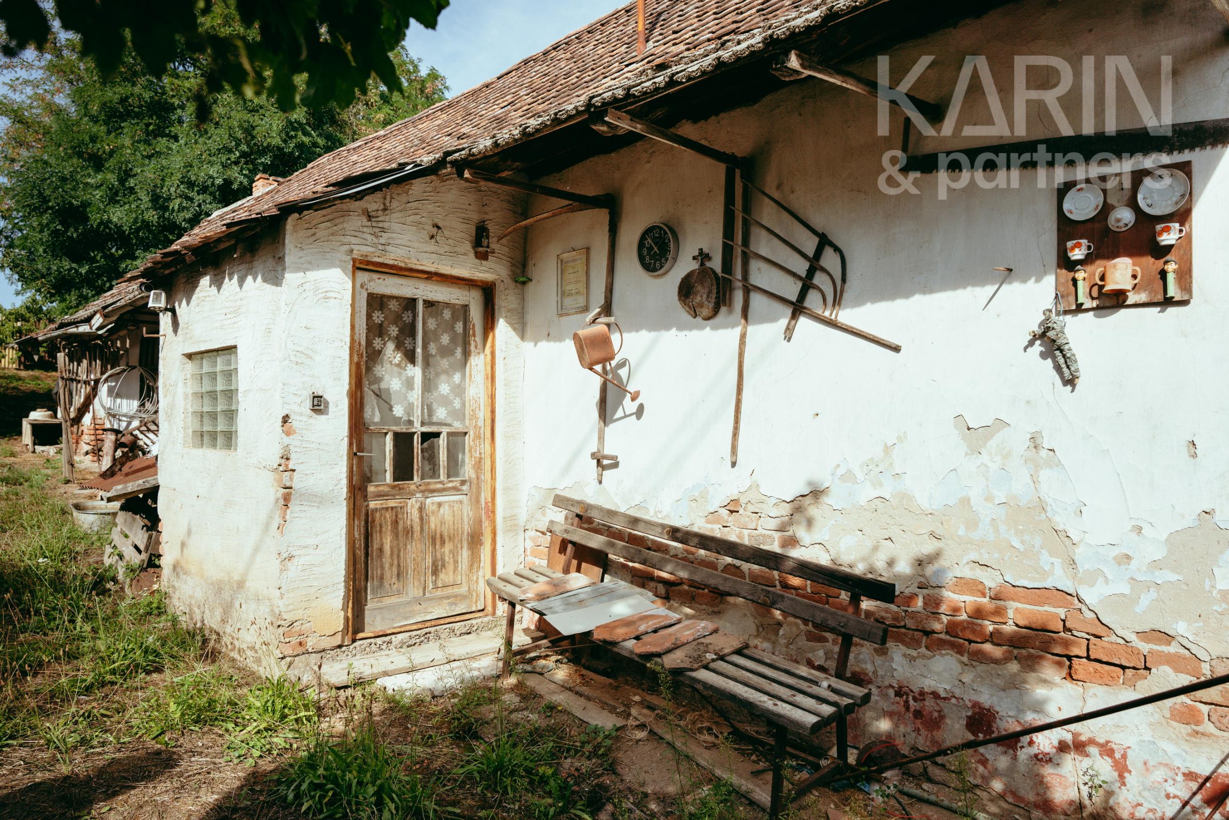 Pozemok so starým vidieckym domom v obci Smolinské