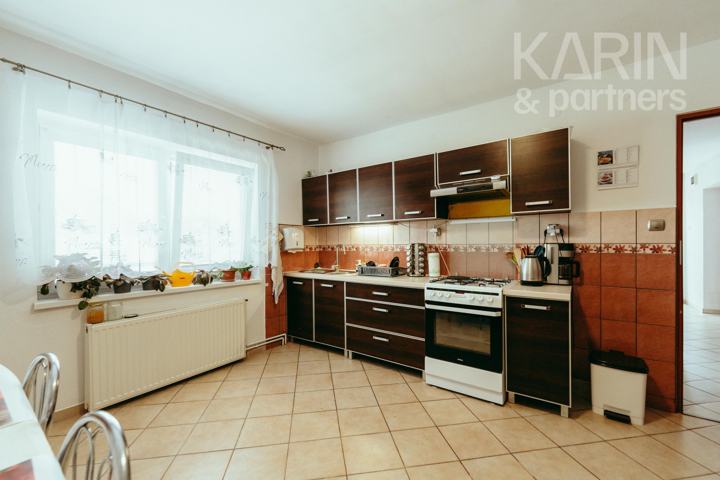 6-IZBOVÝ TEHLOVÝ DOM (NOVÁ STRECHA, KOTOL A SIETE)