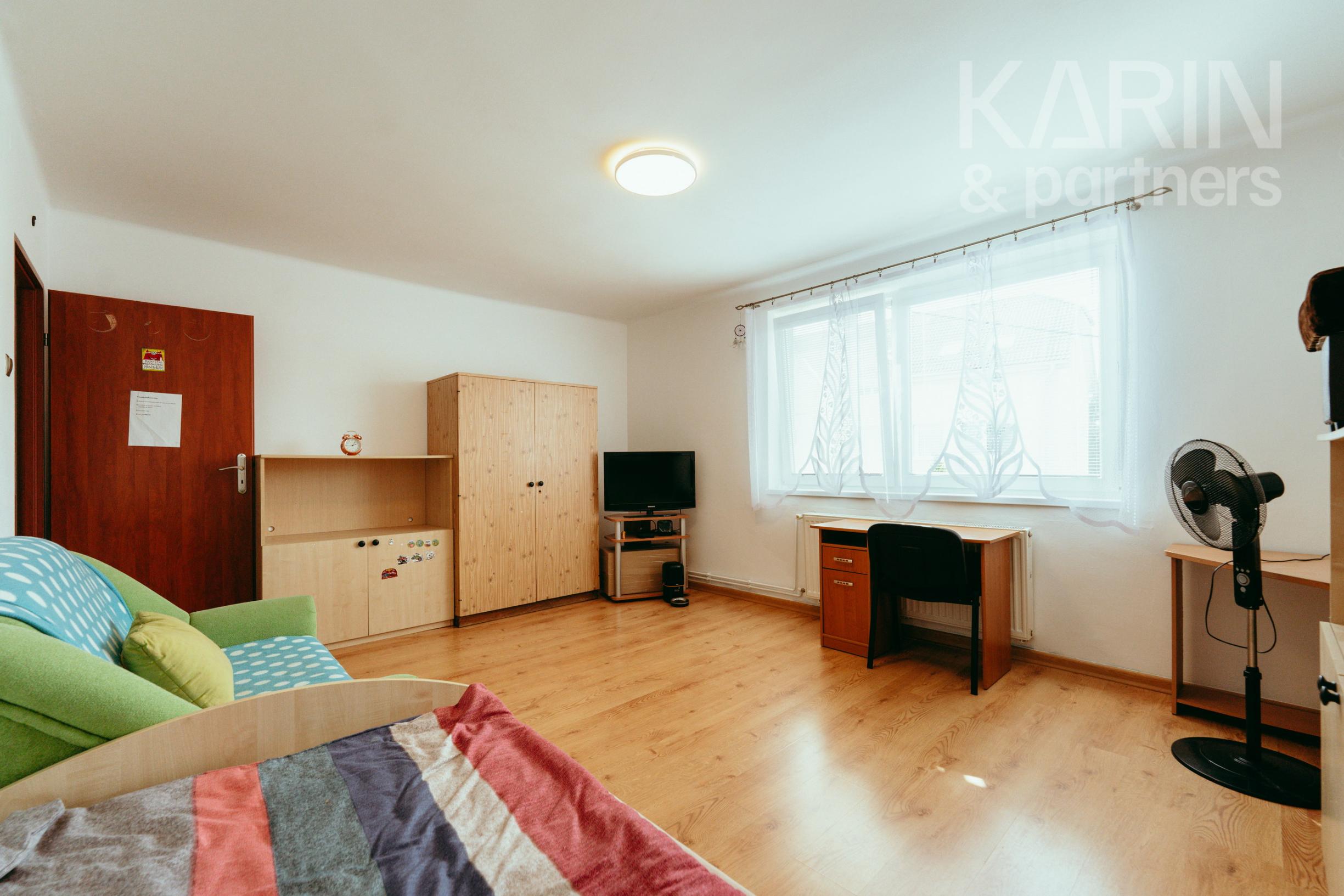 6-IZBOVÝ TEHLOVÝ DOM (NOVÁ STRECHA, KOTOL A SIETE)