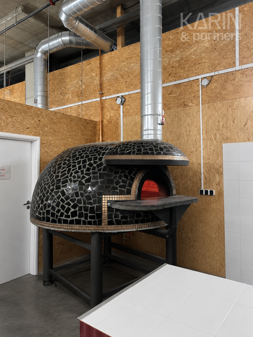 ATRAKTÍVNA REŠTAURÁCIA / PIZZERIA NA PRENÁJOM S ODSTÚPENÍM - ROŽŇAVSKÁ ULICA - BA III