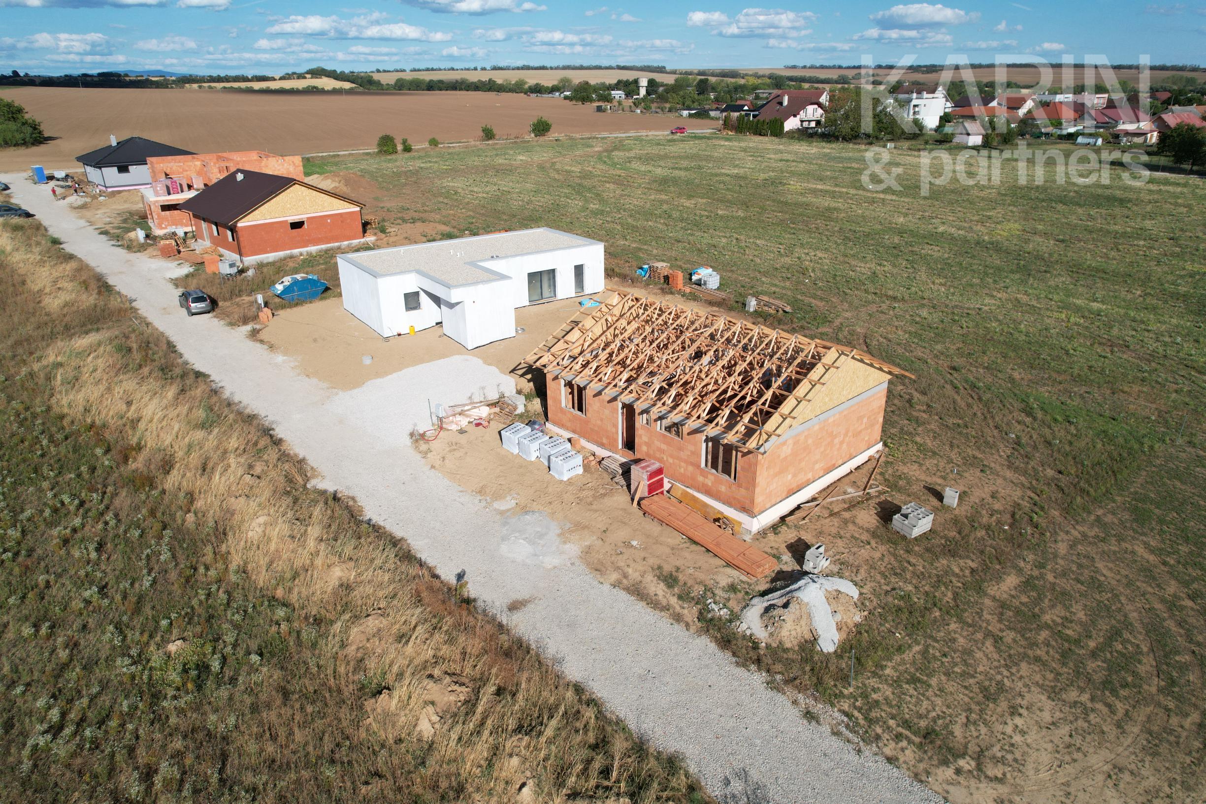 4-izbový tehlový bungalov v obci Golianovo