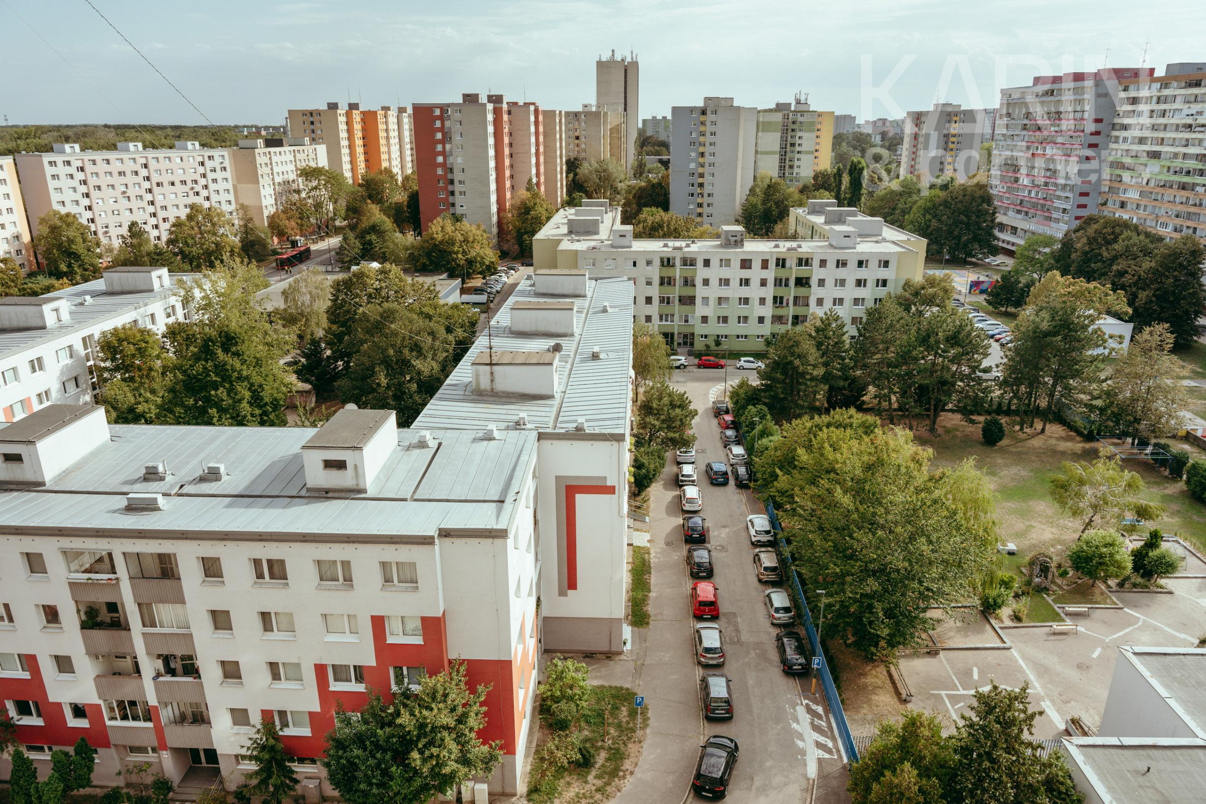 3i byt v pôvodnom stave s lodžiou na ulici Rovniankova
