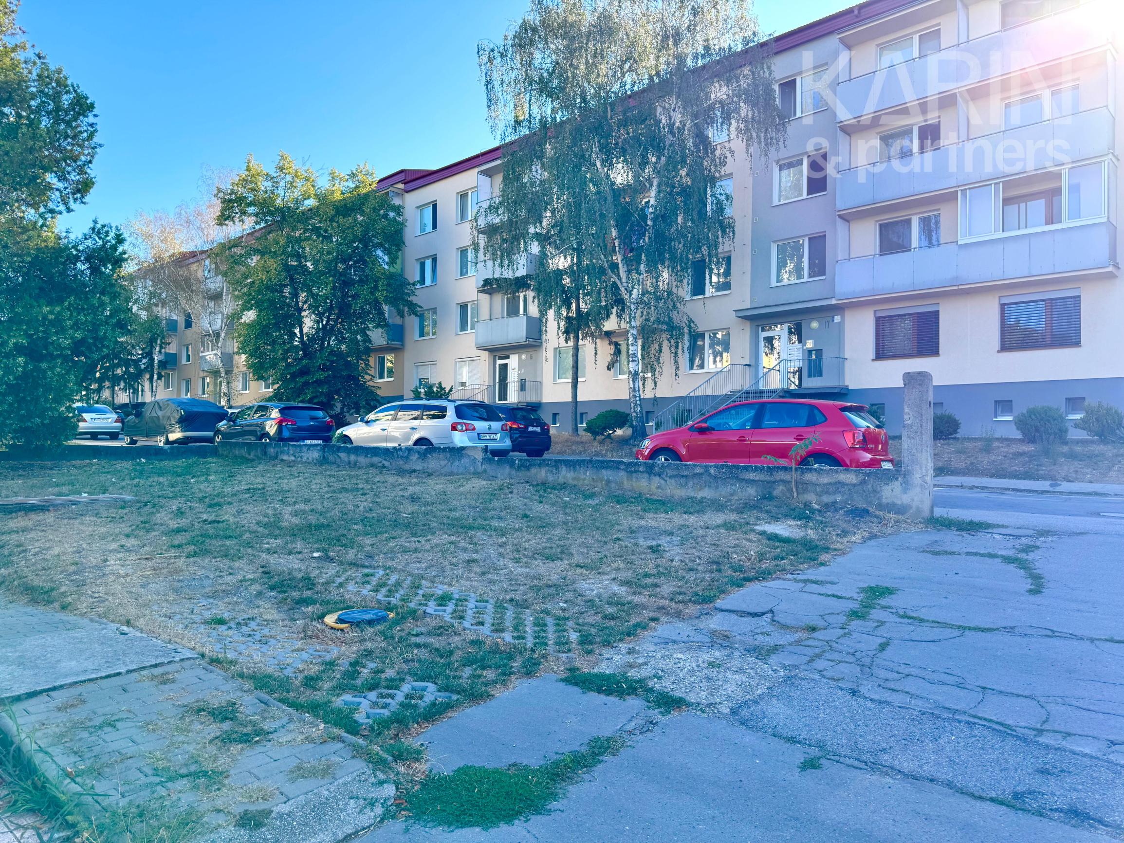 PREDAJ: MULTIFUNKČNÝ PRIESTOR 24 M² S PARKOVANÍM