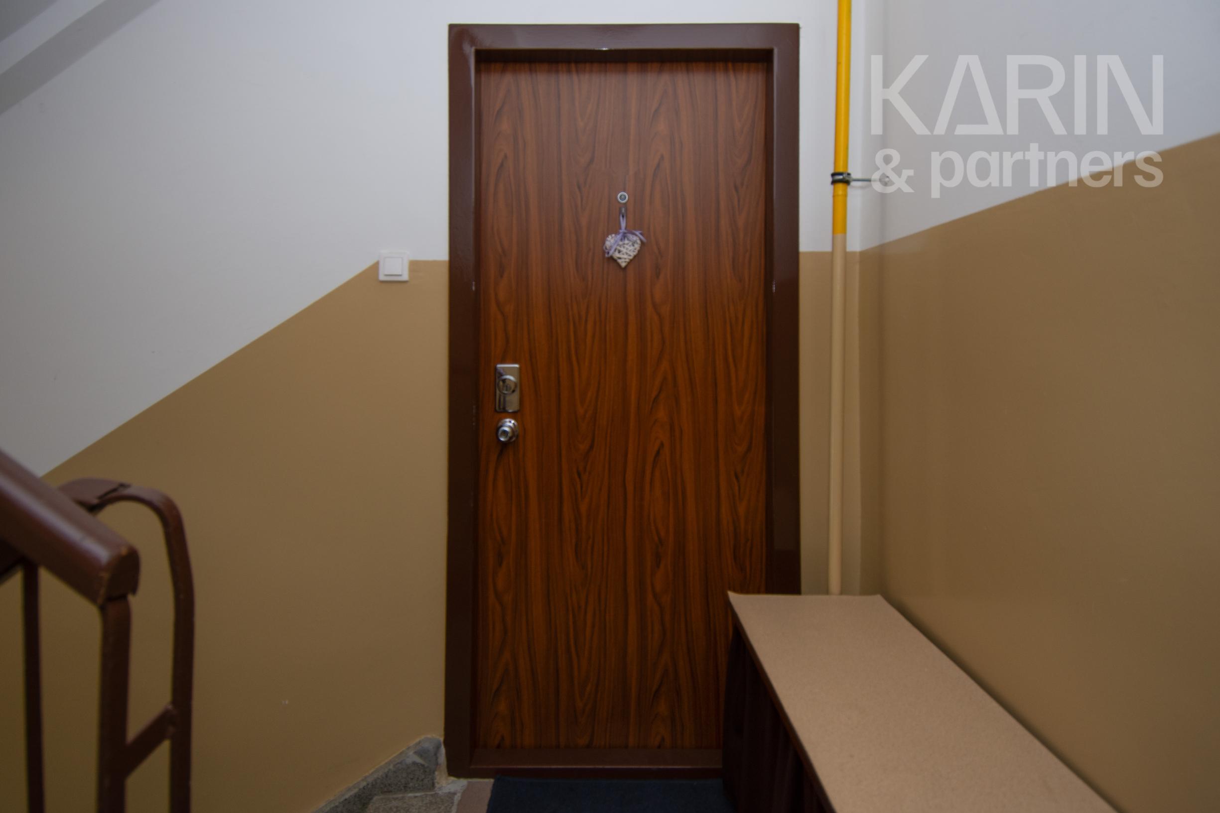 Na predaj 2 izbový byt v Rohovciach s garážou a dvoma záhradkami, kompletná rekonštrukcia