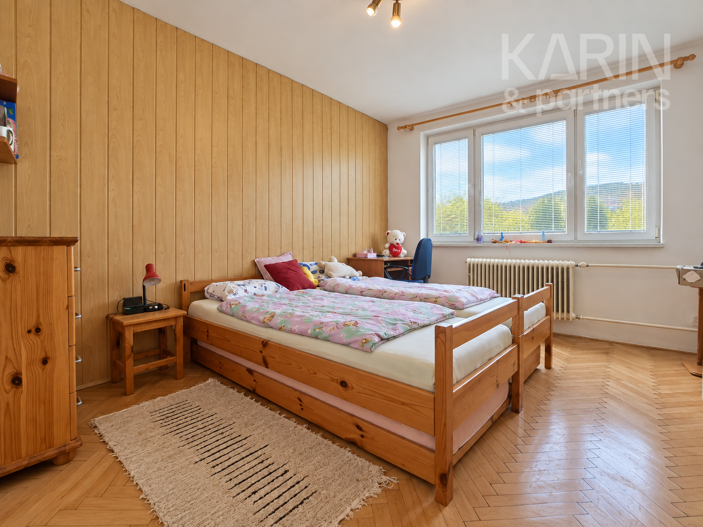Unikátny 3-izbový byt s balkónom, krbom, vlastným pozemkom (185 m²) a dvoma prístreškami na auto v Medzibrode