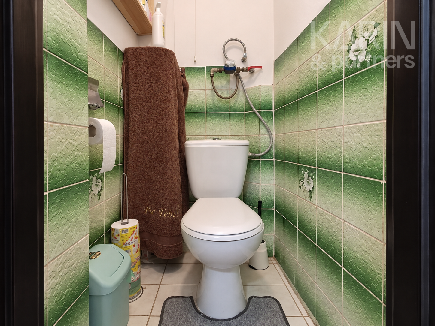 Unikátny 3-izbový byt s balkónom, krbom, vlastným pozemkom (185 m²) a dvoma prístreškami na auto v Medzibrode