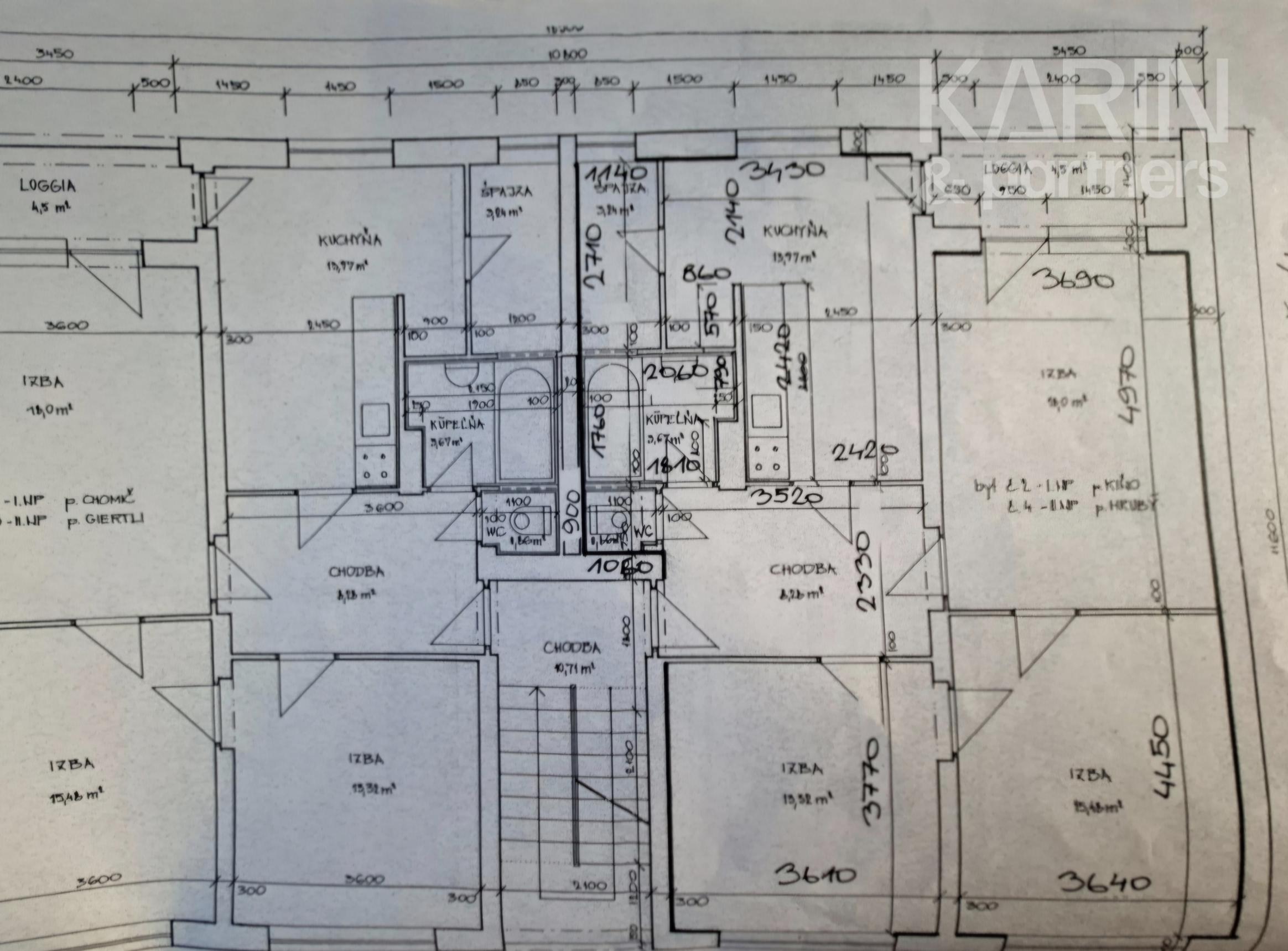 Unikátny 3-izbový byt s balkónom, krbom, vlastným pozemkom (185 m²) a dvoma prístreškami na auto v Medzibrode