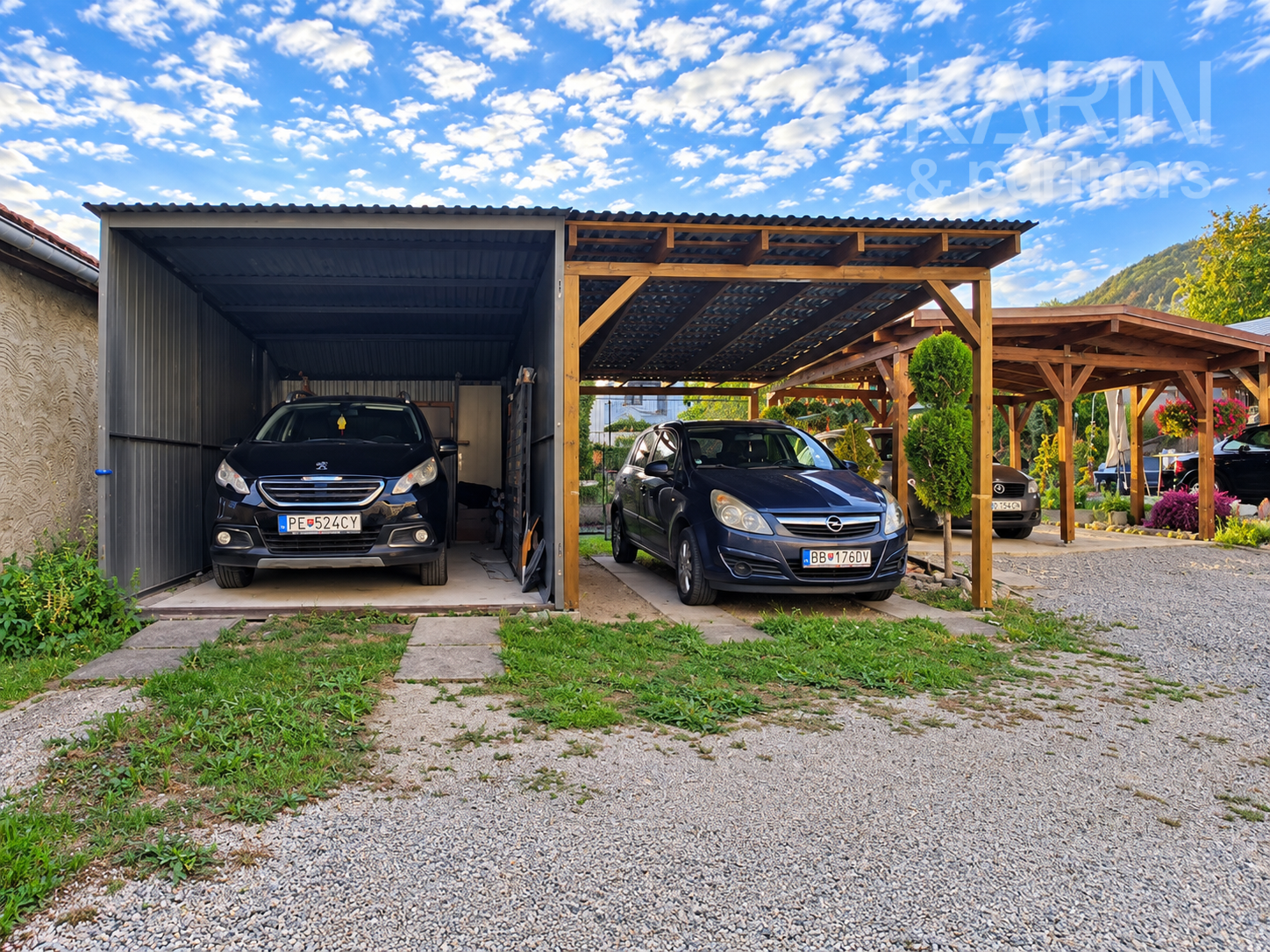 Unikátny 3-izbový byt s balkónom, krbom, vlastným pozemkom (185 m²) a dvoma prístreškami na auto v Medzibrode