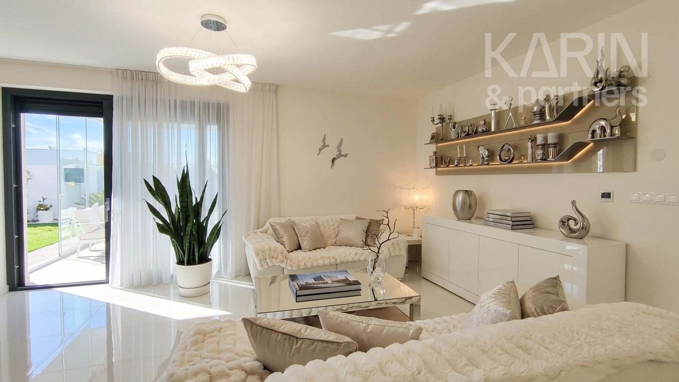 NOVOSTAVBA: EXKLUZÍVNY 3izbový RD, Garáž, Presklená TERASA, Zahradný domček