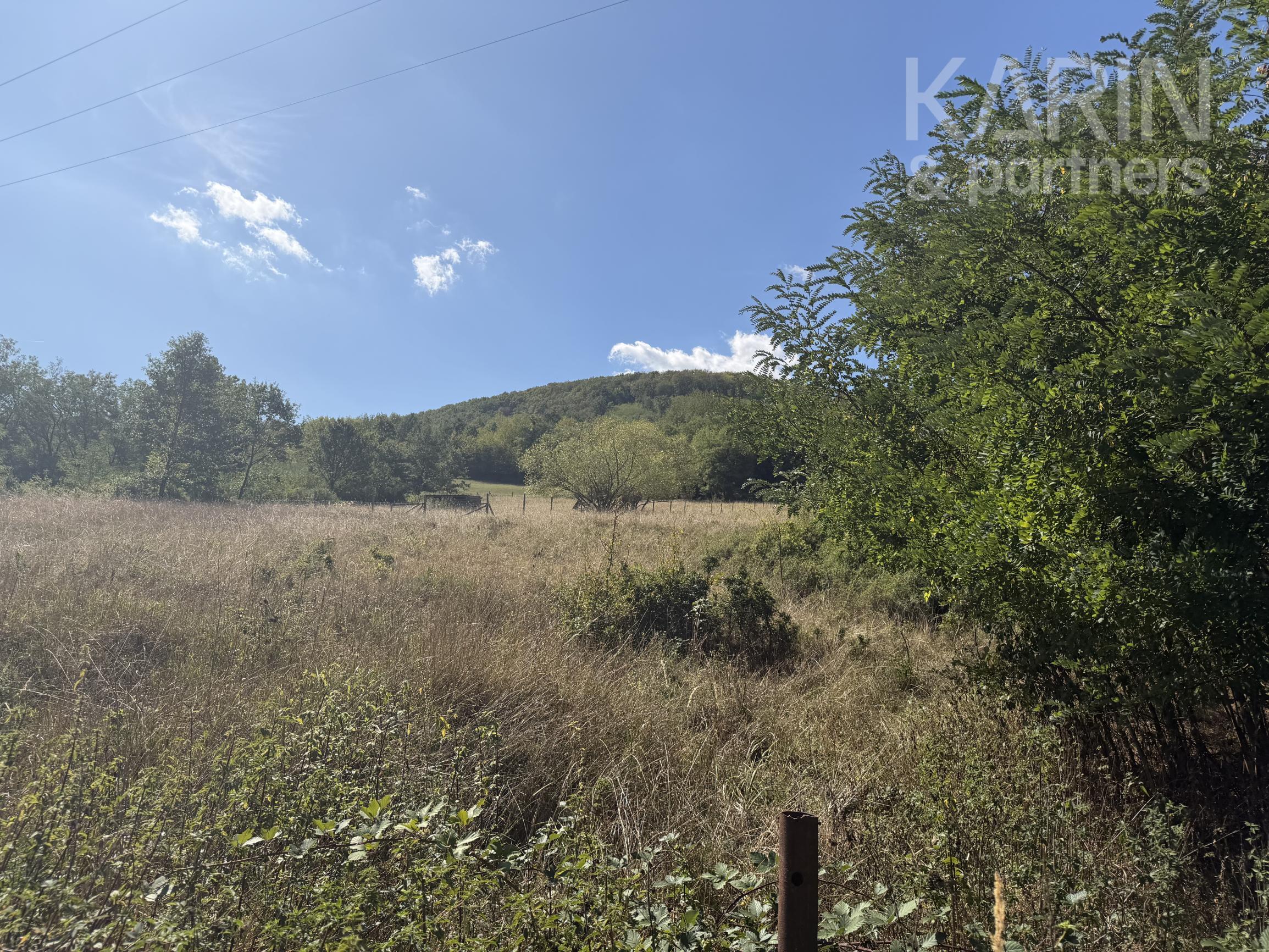 EXKLUZÍVNA FARMA NA SAMOTE – 33 000 m², NOVOSTAVBA DOMU, ABSOLÚTNE SÚKROMIE | HORNÉ PLACHTINCE | OKRES VEĽKÝ KRTÍŠ