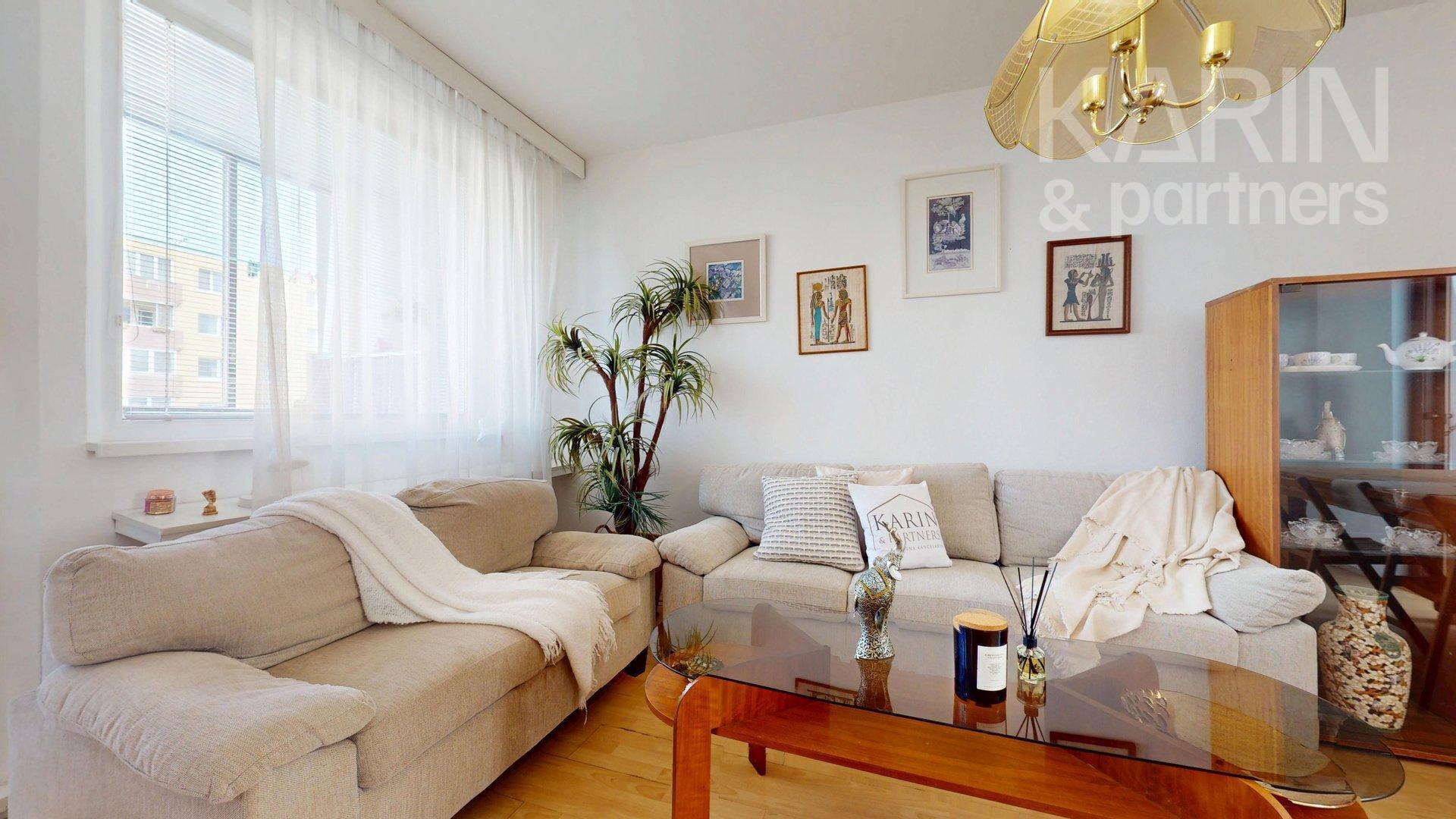 SVETLÝ KOMPLETNE ZARIADENÝ 3I BYT S PRESKLENOU LODŽIOU A PIVNICOU