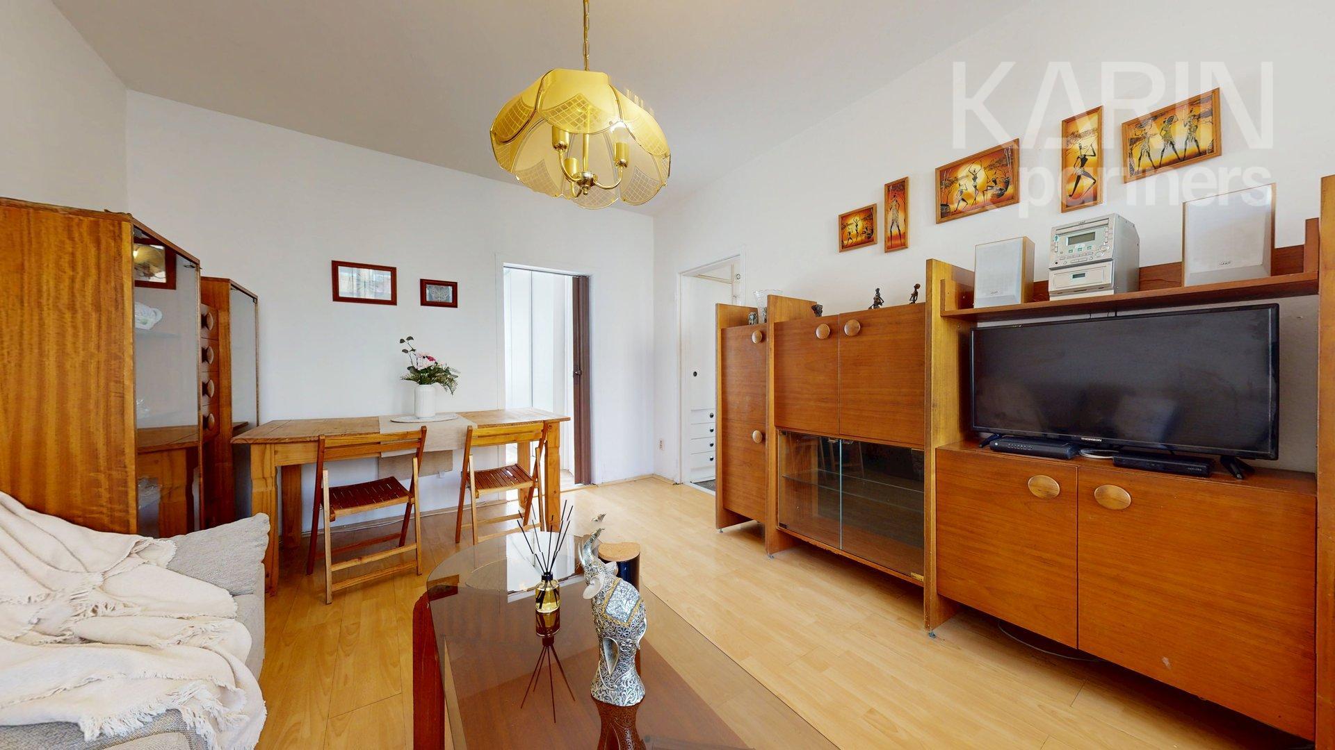 SVETLÝ KOMPLETNE ZARIADENÝ 3I BYT S PRESKLENOU LODŽIOU A PIVNICOU