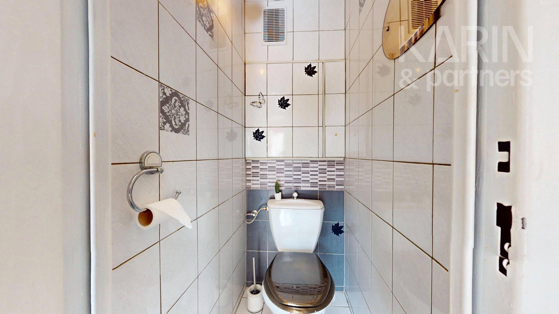 SVETLÝ KOMPLETNE ZARIADENÝ 3I BYT S PRESKLENOU LODŽIOU A PIVNICOU