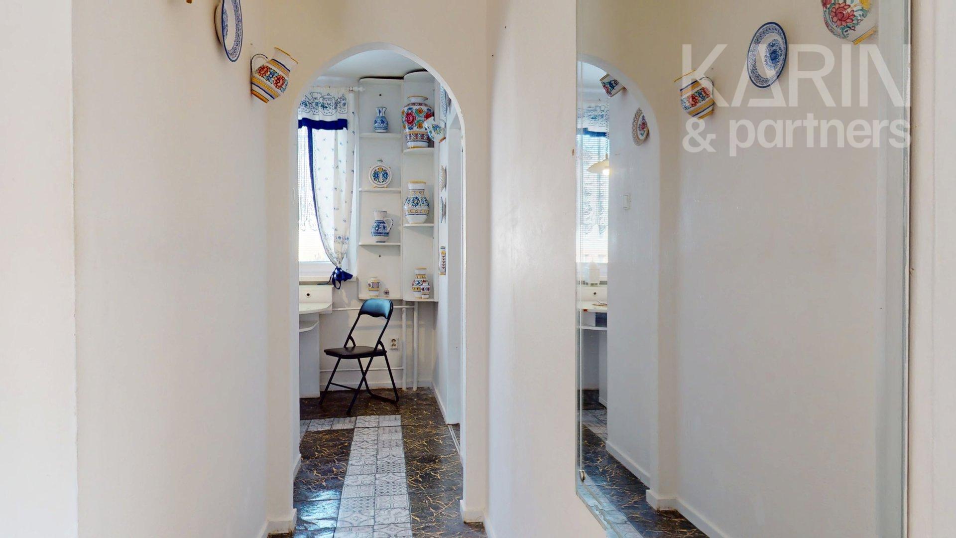 SVETLÝ KOMPLETNE ZARIADENÝ 3I BYT S PRESKLENOU LODŽIOU A PIVNICOU