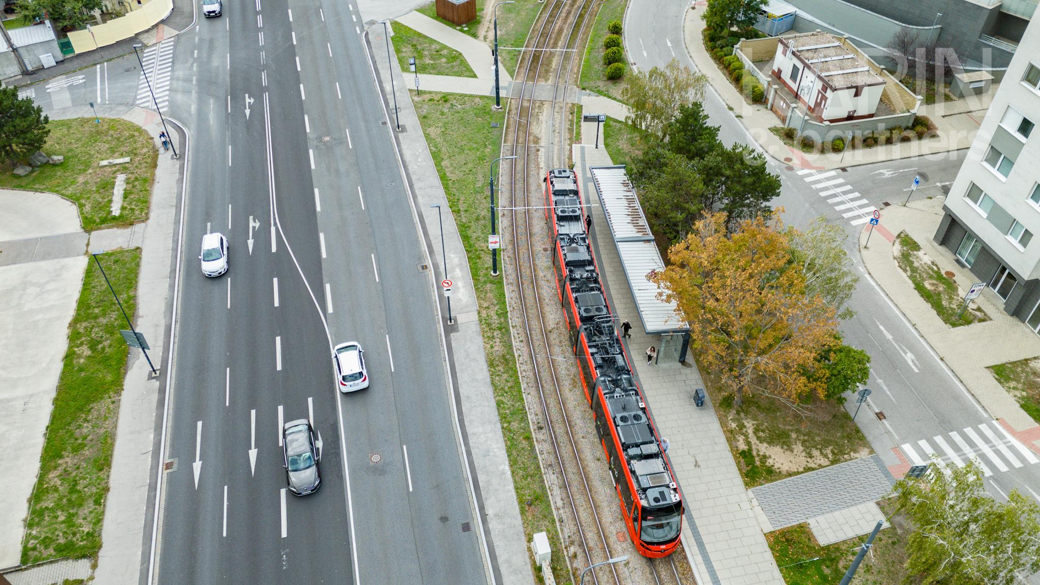 SVETLÝ KOMPLETNE ZARIADENÝ 3I BYT S PRESKLENOU LODŽIOU A PIVNICOU