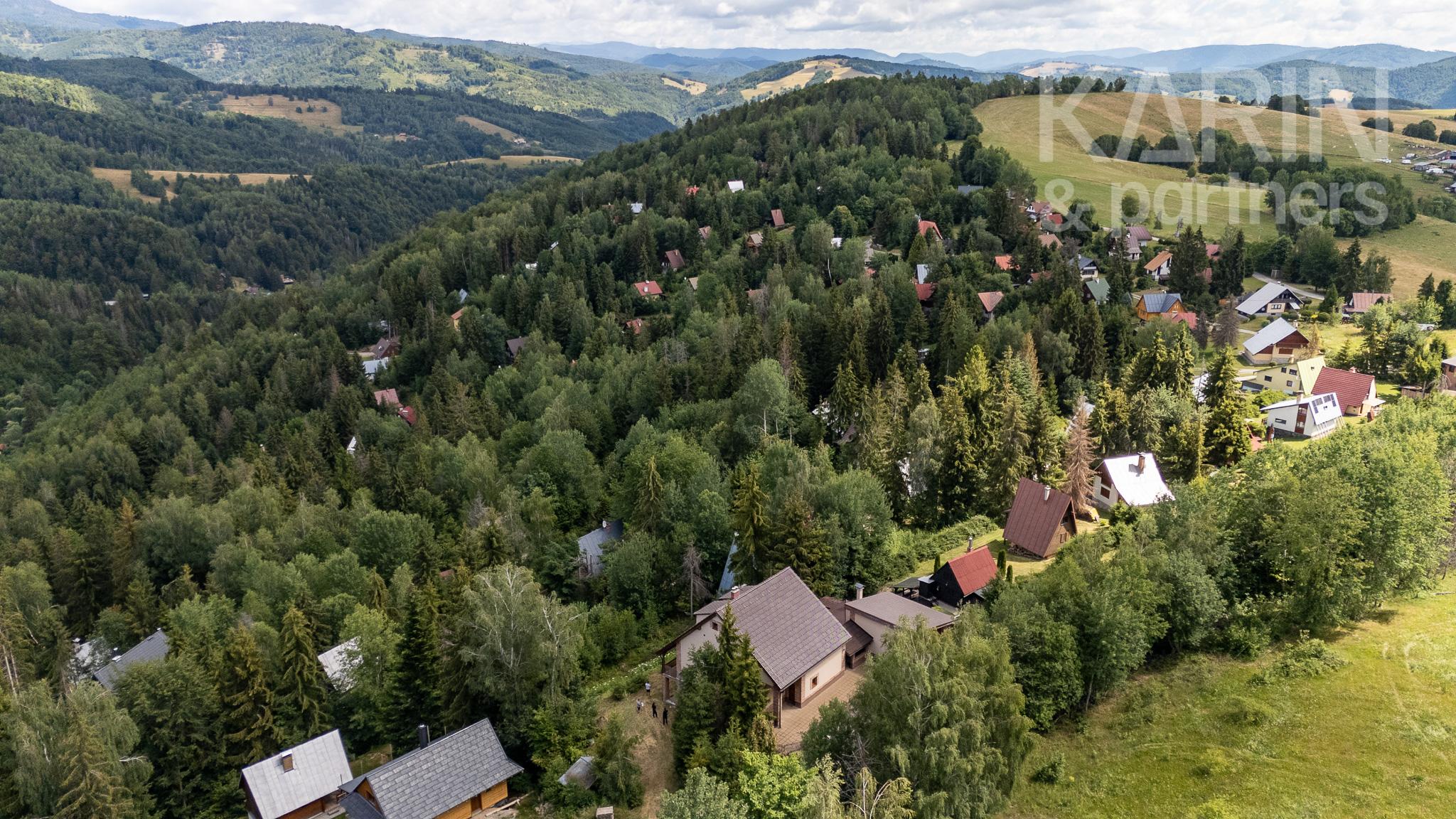LUXUSNÉ RODINNÉ SÍDLO S PRIVÁTNYM WELLNESS V TESNEJ BLÍZKOSTI LYŽIARSKEHO STREDISKA