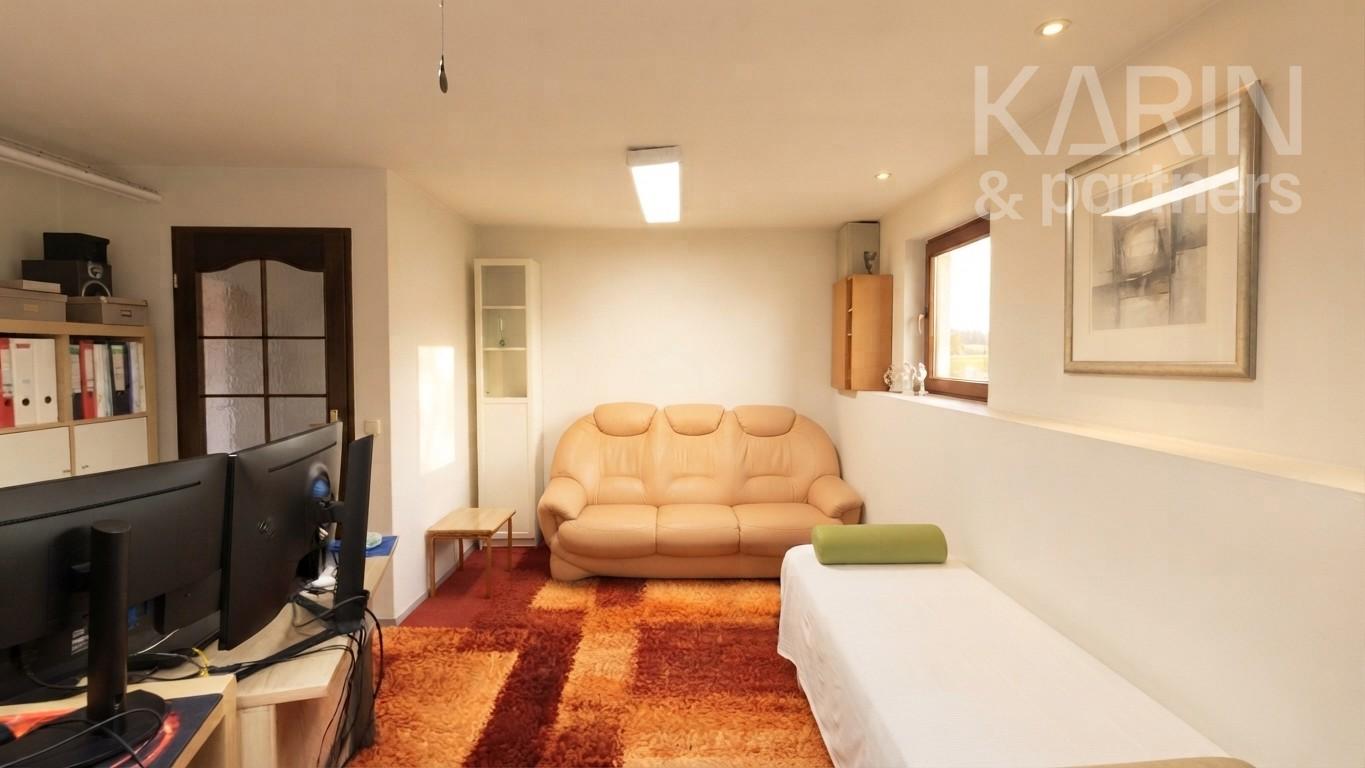 EXKLUZÍVNE: Rodinný dom 8izbový, zasklená terasa, garáž, Dvory nad Žitavou
