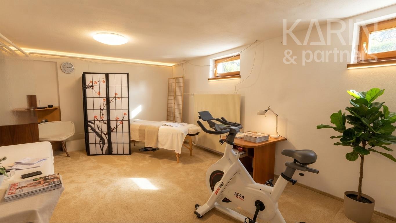 EXKLUZÍVNE: Rodinný dom 8izbový, zasklená terasa, garáž, Dvory nad Žitavou