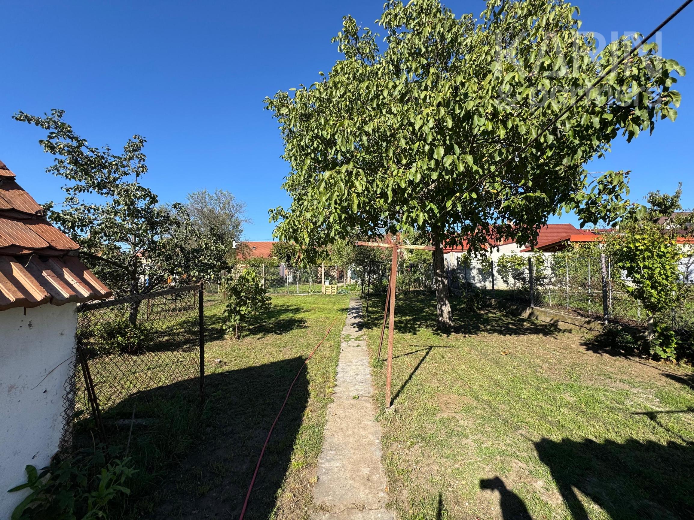 ZREKONŠTRUOVANÝ DOM 3+KK SO ZÁHRADOU, Holíč