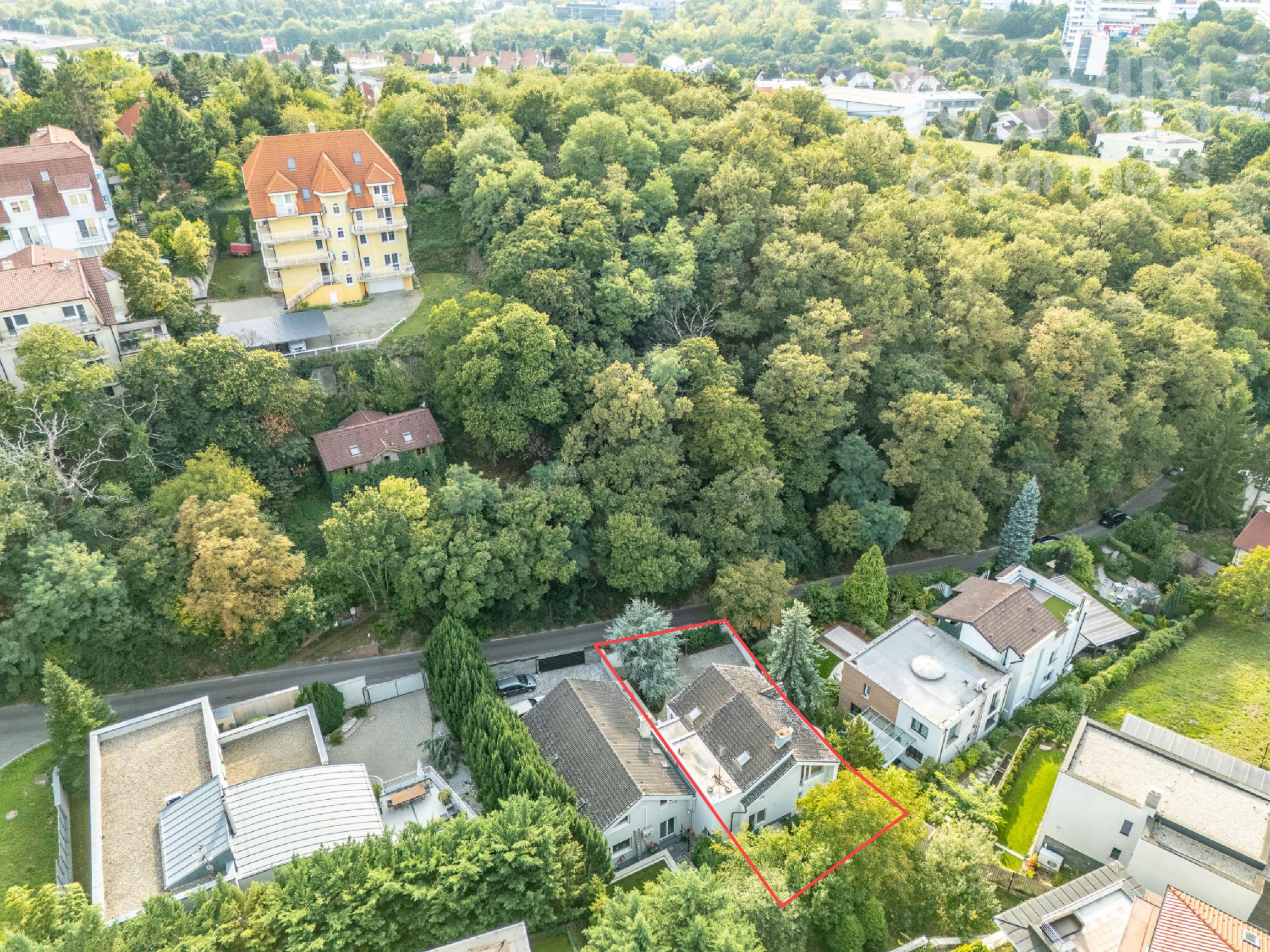 Zrekonštruovaný 3 podlažný rodinný dom na Hradnom kopci