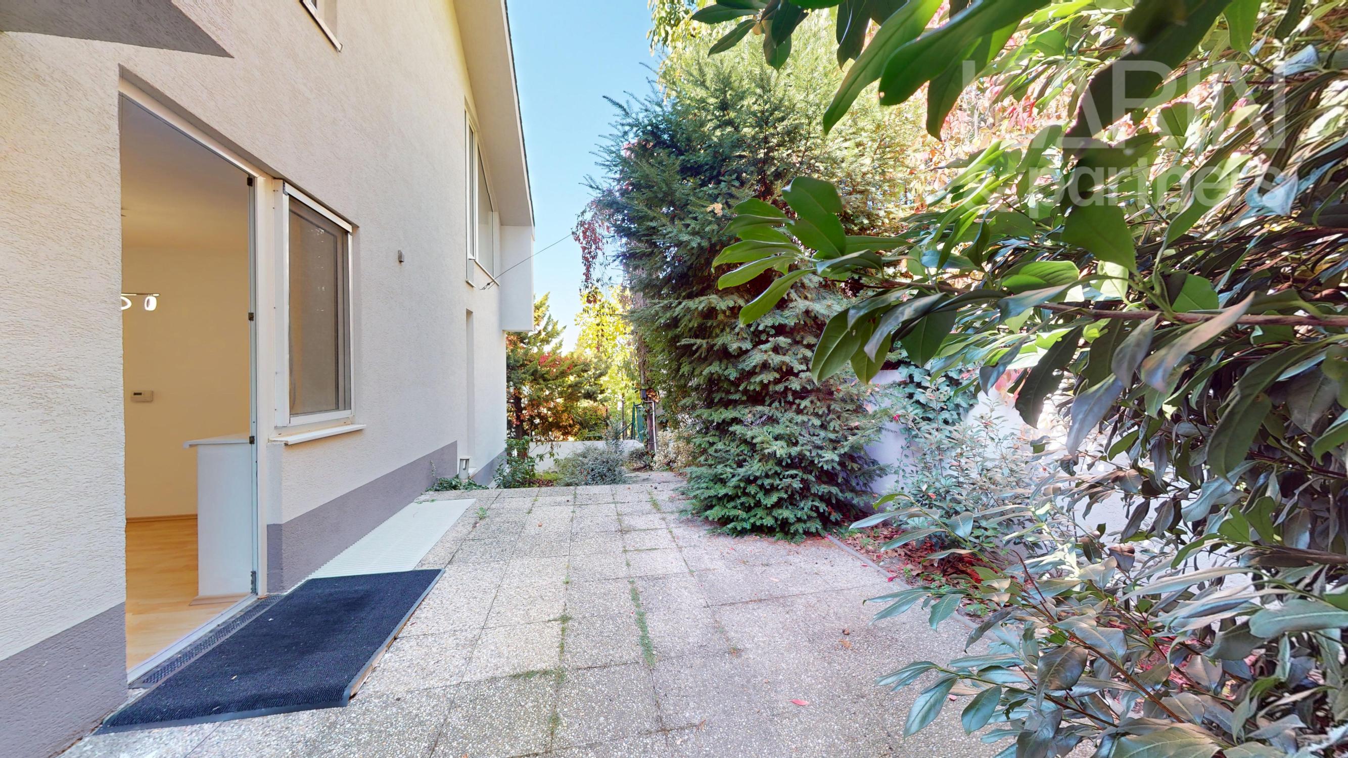 Zrekonštruovaný 3 podlažný rodinný dom na Hradnom kopci