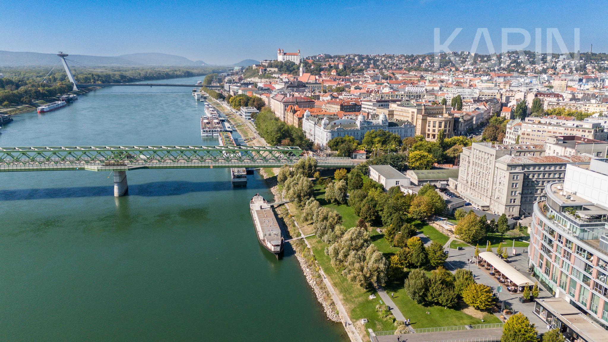 EXKLUZÍVNY ELEGANTNE ZARIADENÝ 2I MEZONET S GALÉRIOU A VÝHĽADOM NA DUNAJ