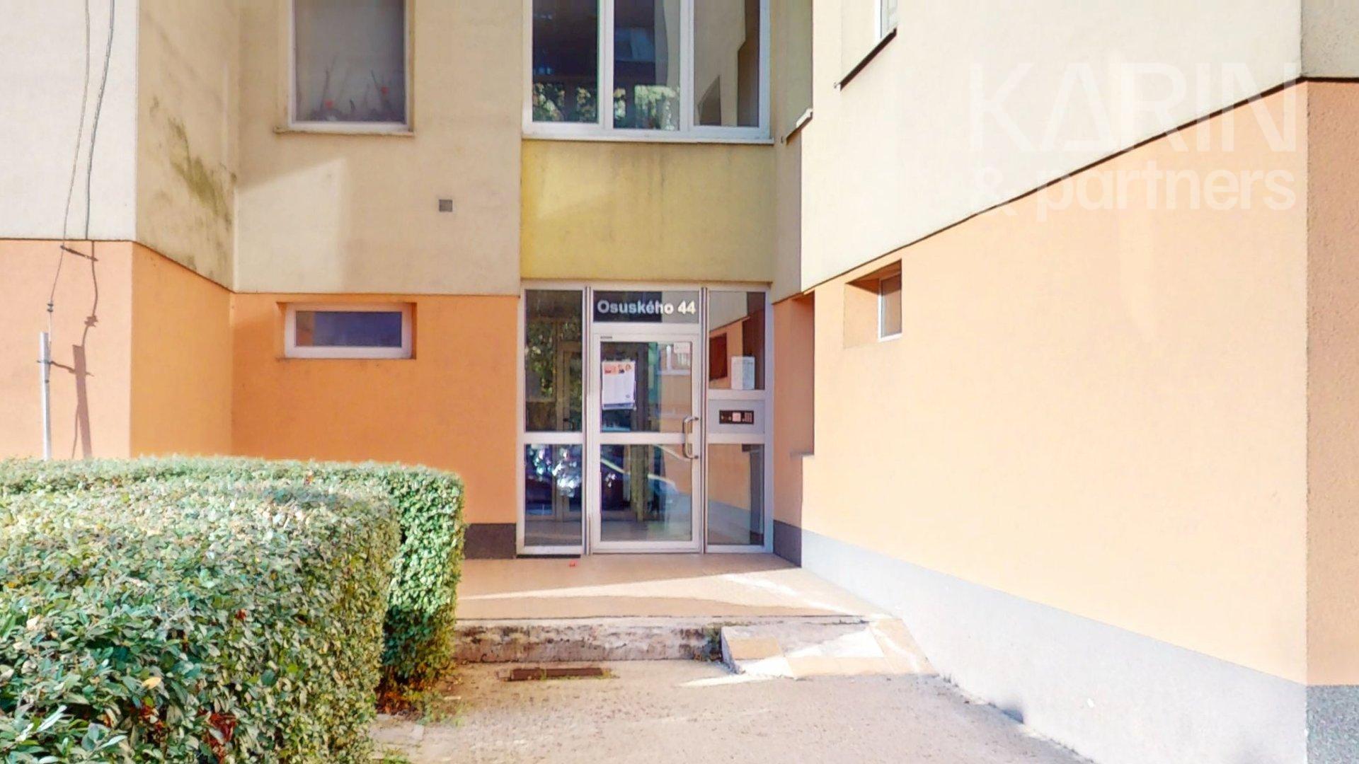 SVETLÝ ČIASTOČNE ZREKONŠTRUOVANÝ 3I BYT S LODŽIOU A PIVNICOU