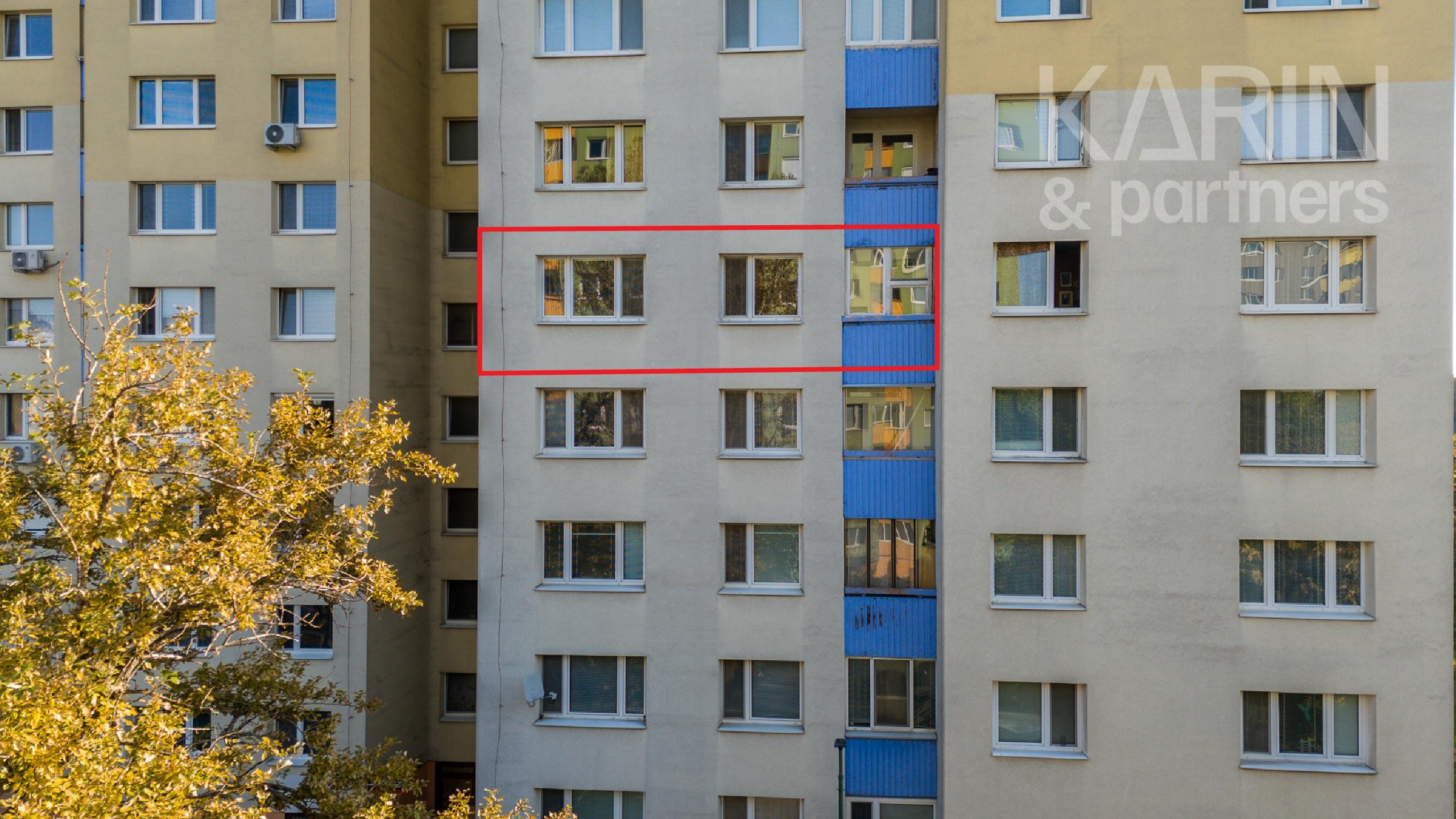 SVETLÝ ČIASTOČNE ZREKONŠTRUOVANÝ 3I BYT S LODŽIOU A PIVNICOU